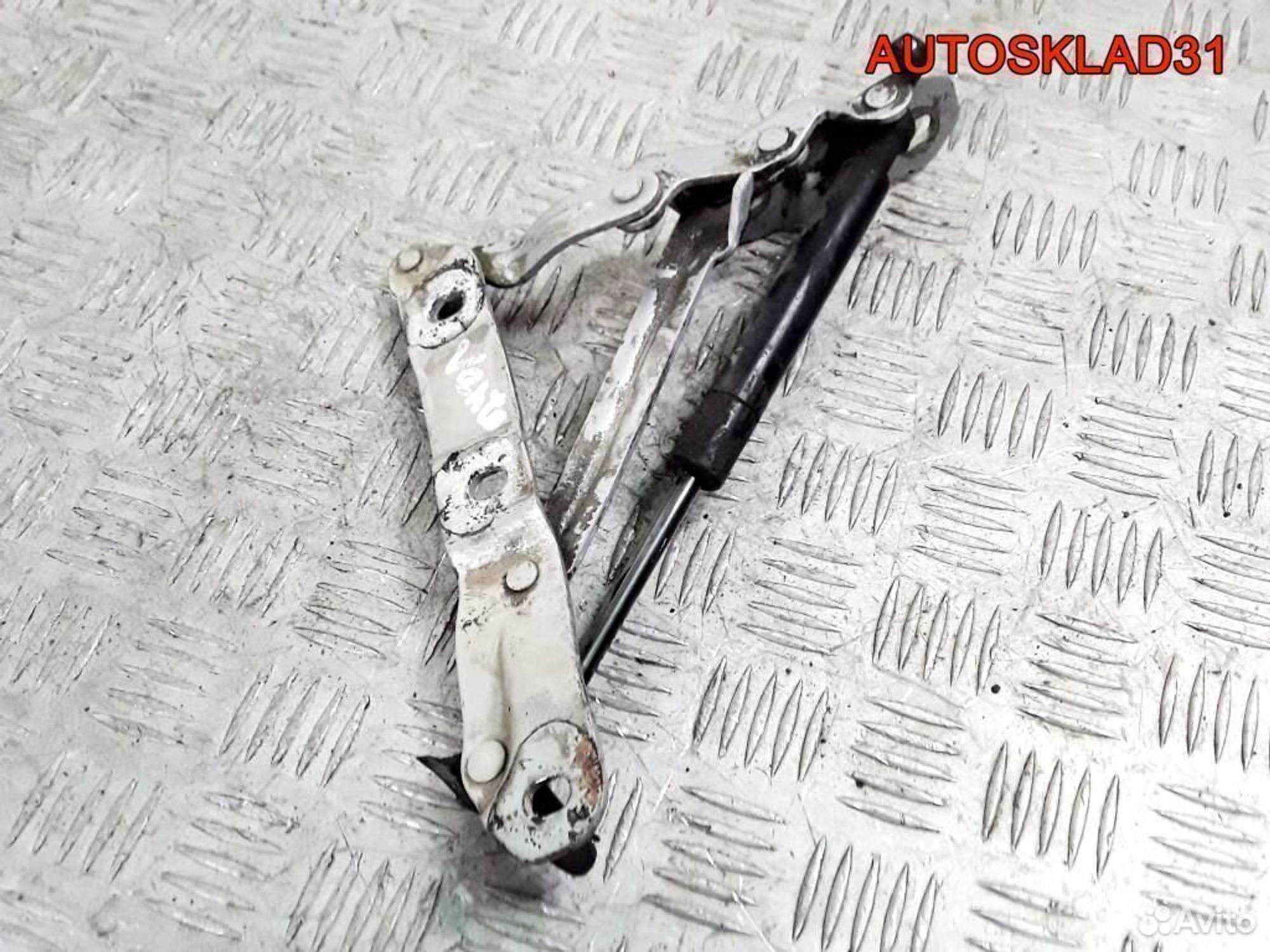 Петля крышки багажника левая VW Golf 3 1H5827301C, 1100 рублей, Дубовое