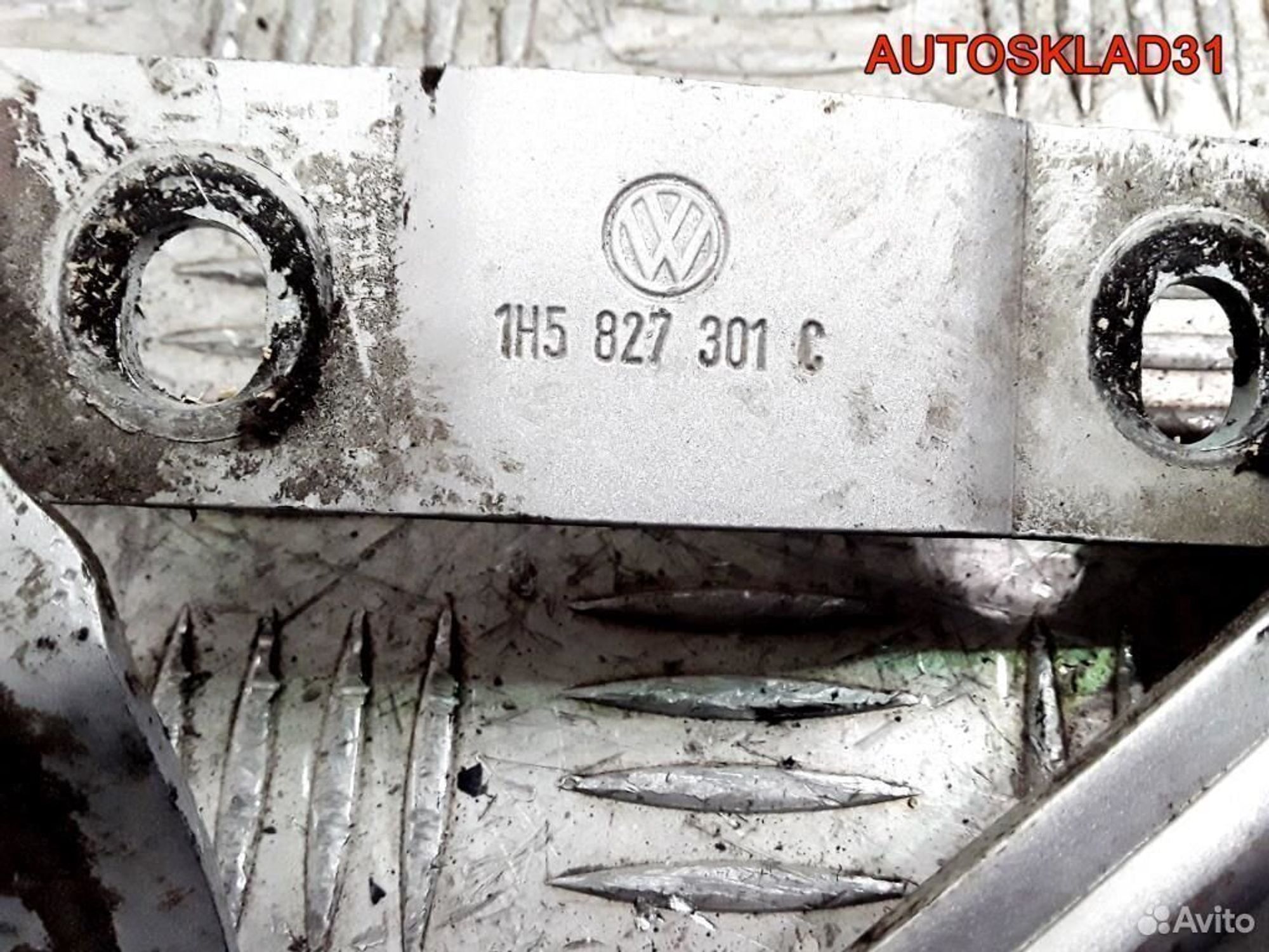 Петля крышки багажника левая VW Golf 3 1H5827301C, 1100 рублей, Дубовое