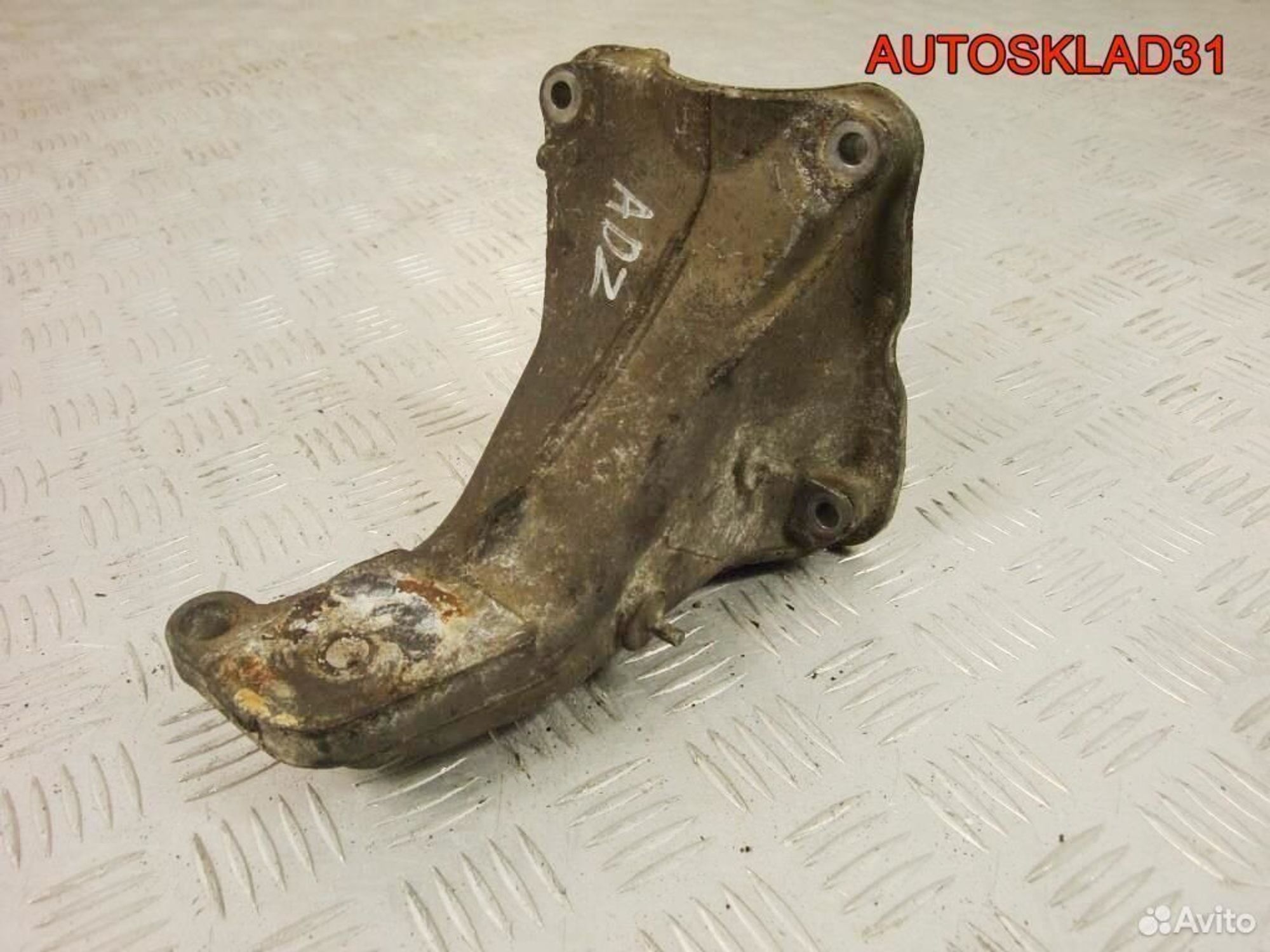 Кронштейн двигателя правый VW Golf 3 1H0199354K, 600 рублей, Дубовое