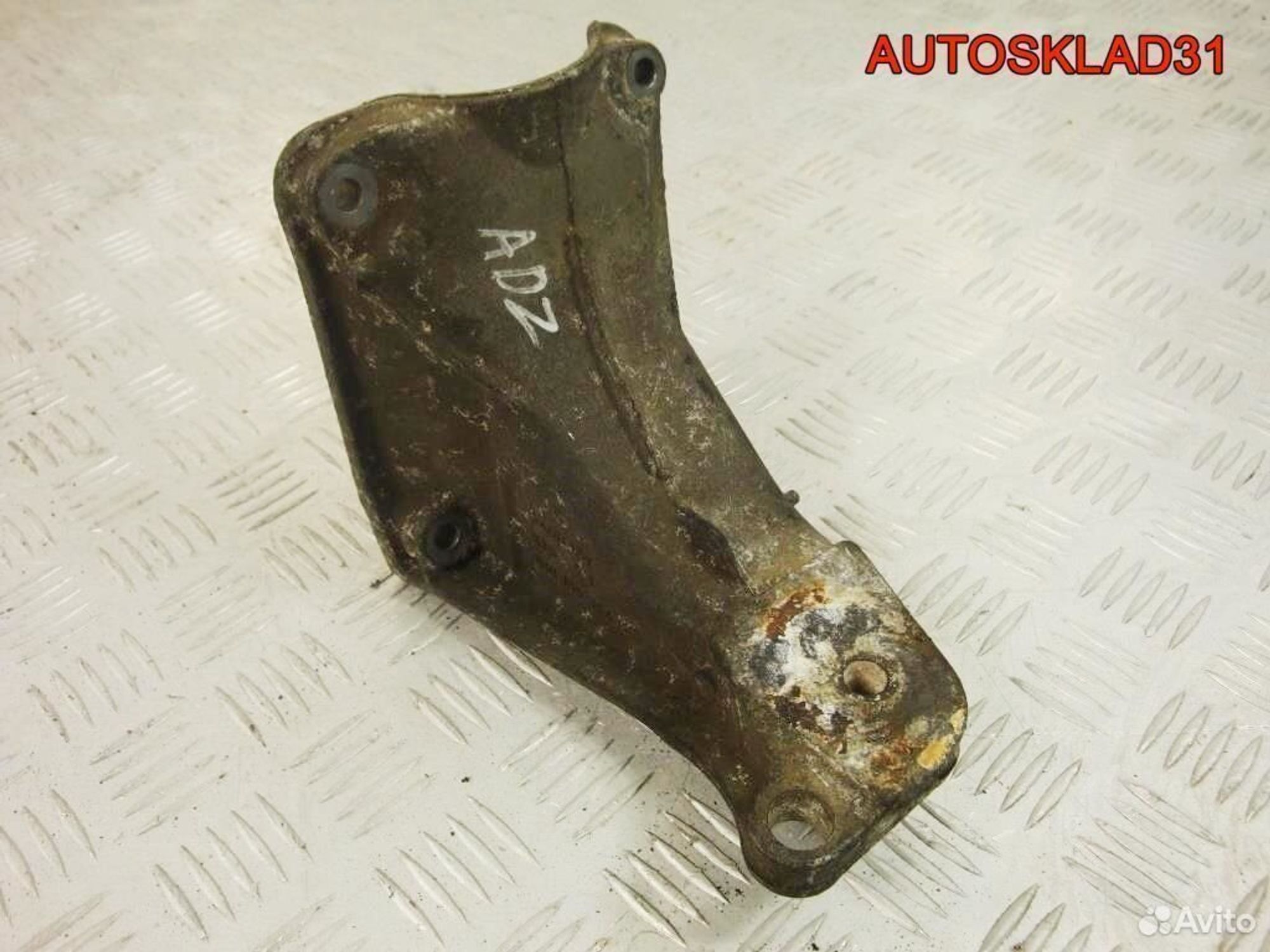 Кронштейн двигателя правый VW Golf 3 1H0199354K, 600 рублей, Дубовое