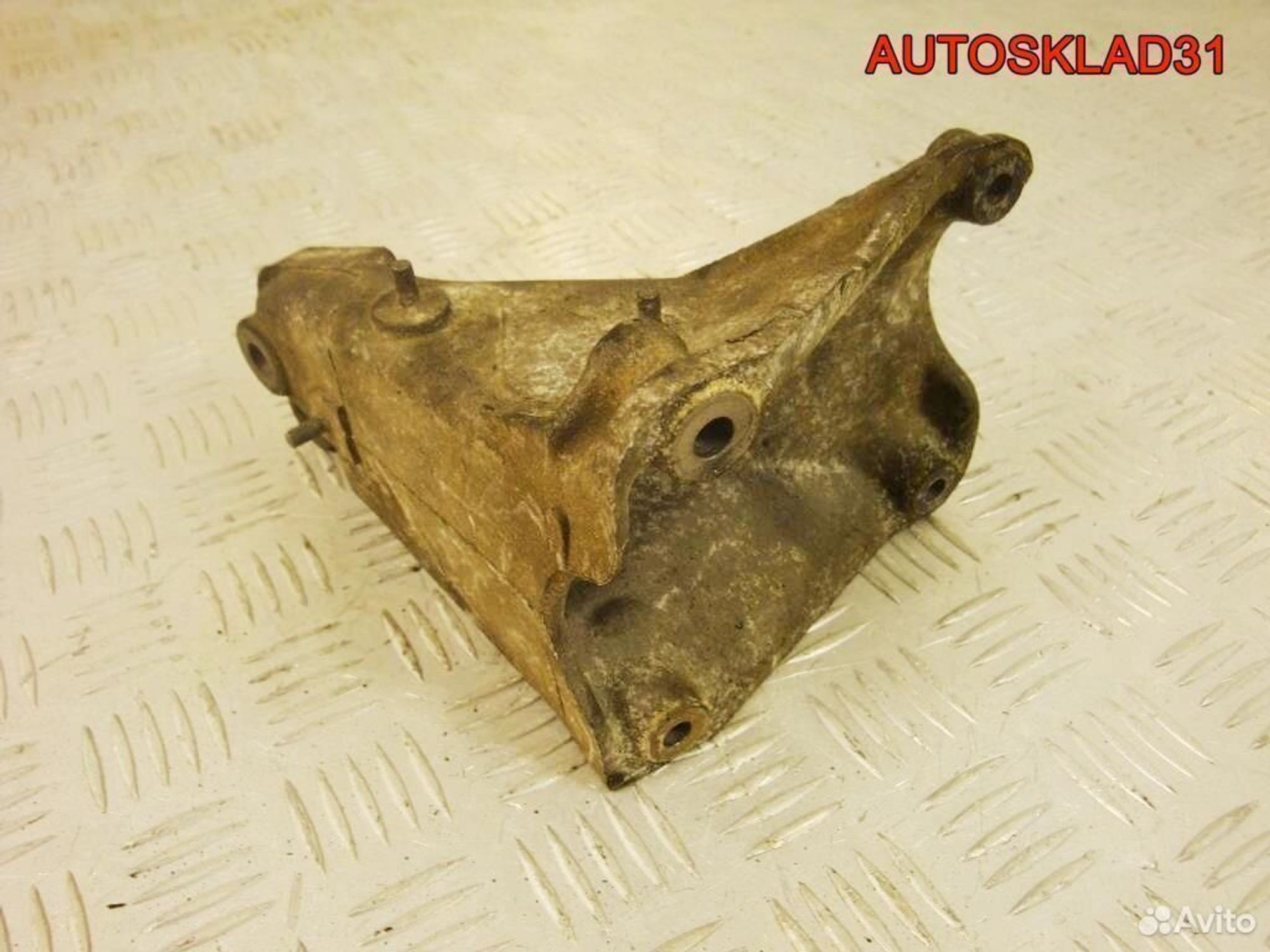 Кронштейн двигателя правый VW Golf 3 1H0199354K, 600 рублей, Дубовое