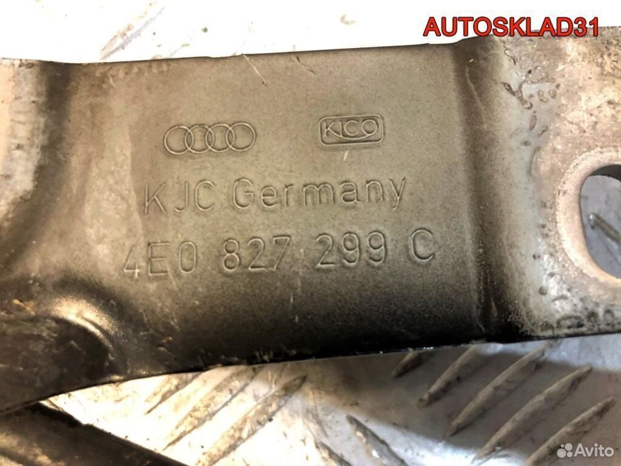 Петля крышки багажника левая Audi A8 D3 4E0827299C, 900 рублей, Дубовое