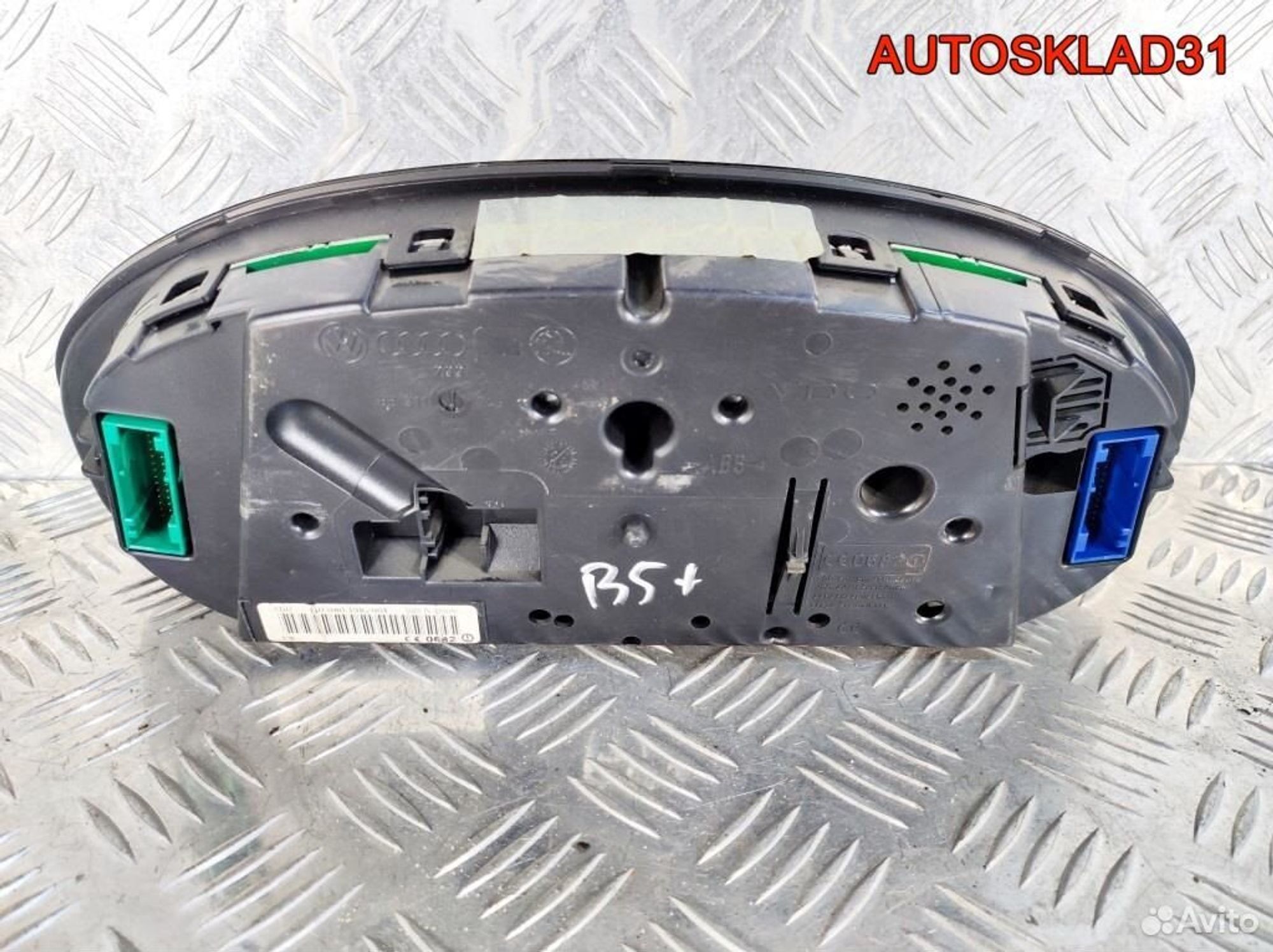 Панель приборов VW Passat B5+ 3B0920827 Бензин, 4100 рублей, Дубовое