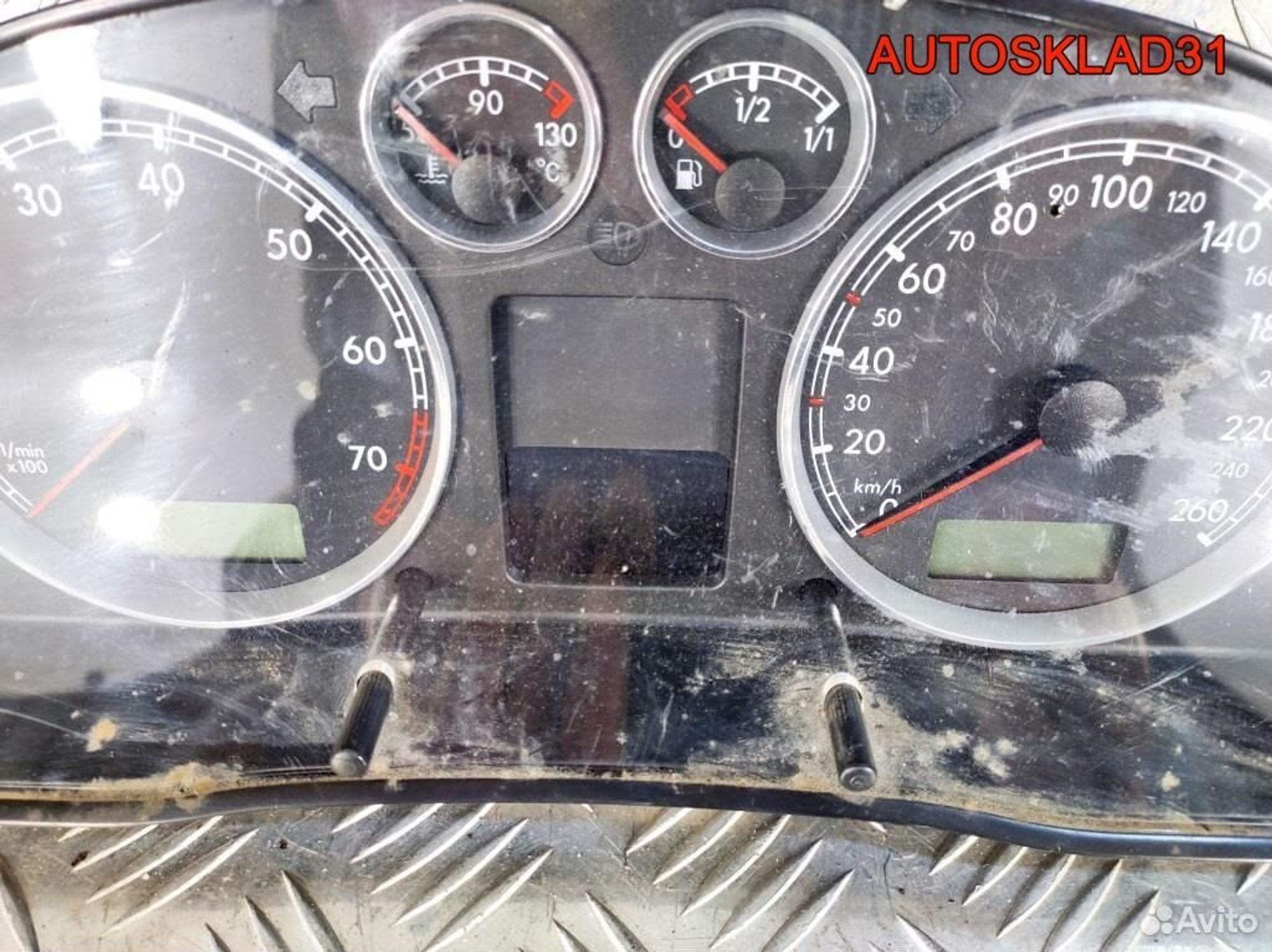 Панель приборов VW Passat B5+ 3B0920827 Бензин, 4100 рублей, Дубовое