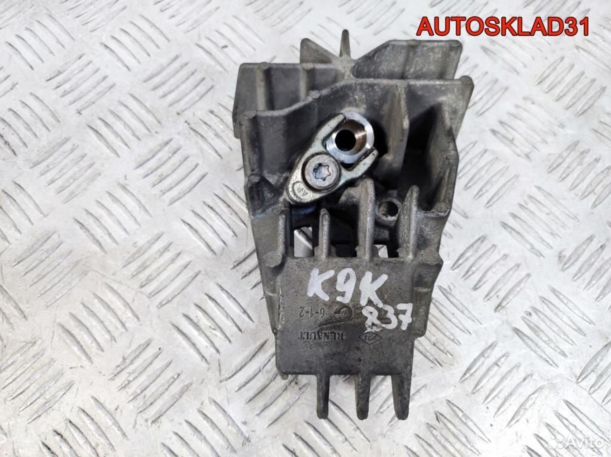 Кронштейн форсунки K9K Renault Megane 3 8200771226, 1100 рублей, Дубовое