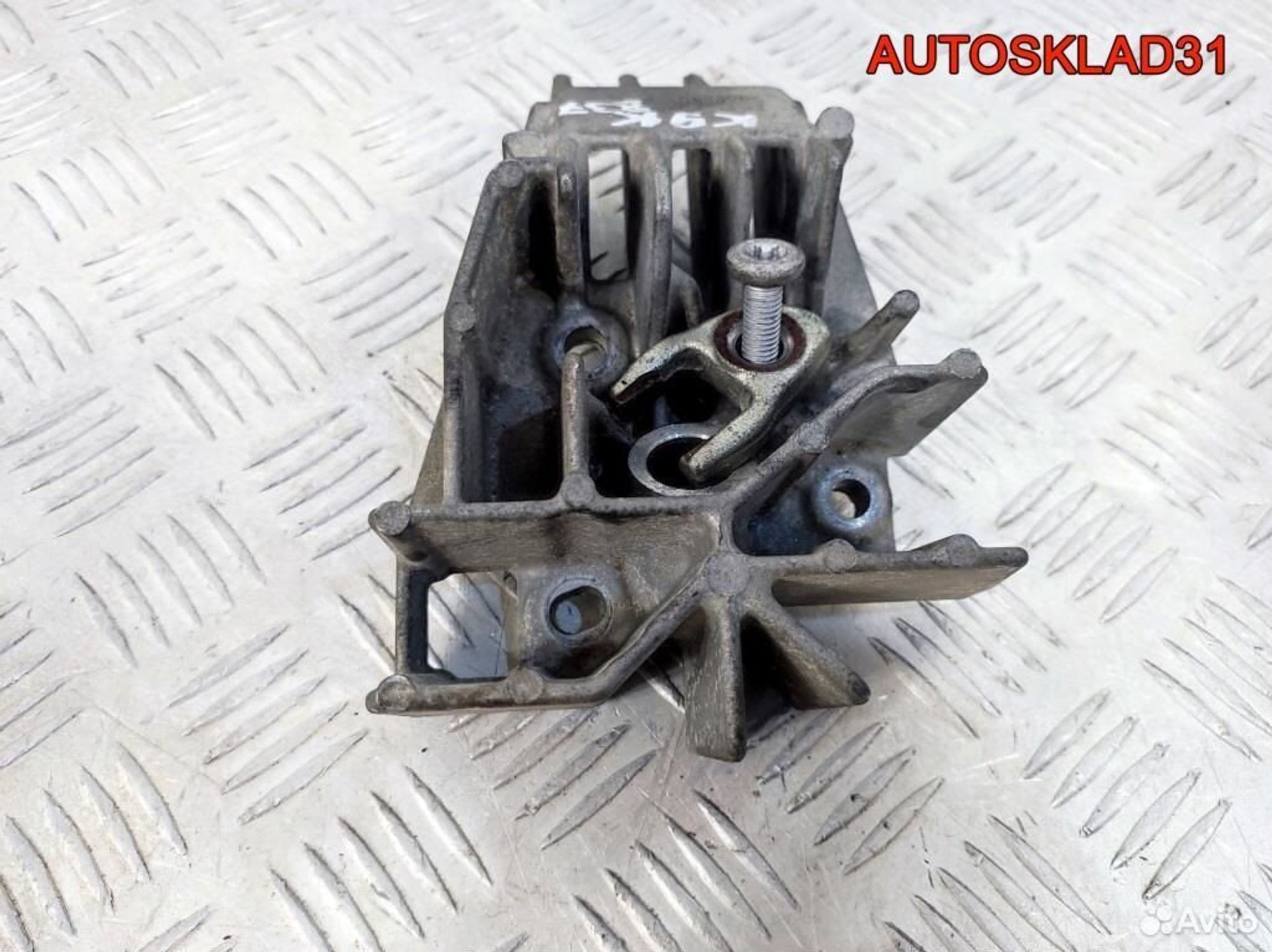 Кронштейн форсунки K9K Renault Megane 3 8200771226, 1100 рублей, Дубовое