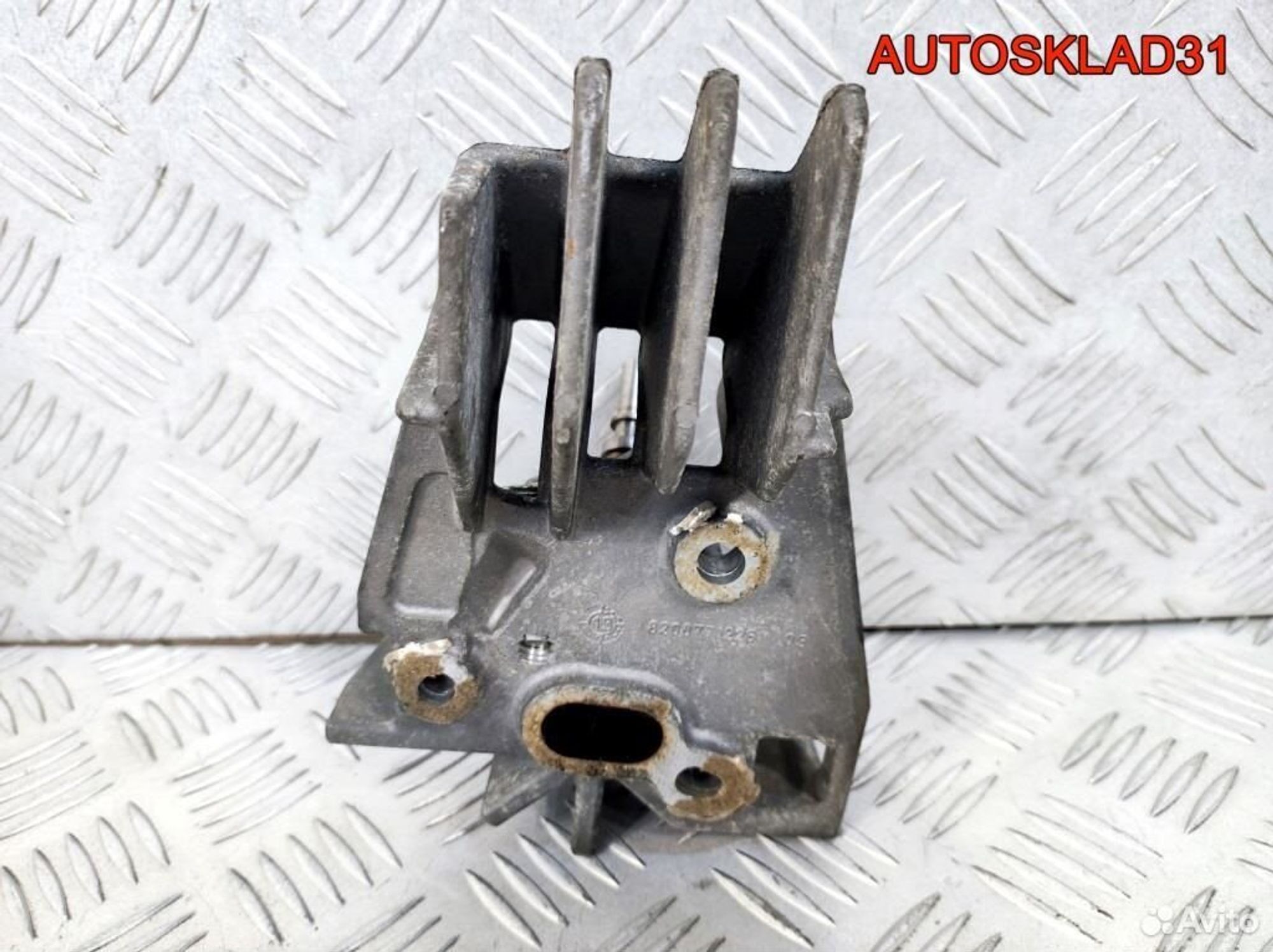 Кронштейн форсунки K9K Renault Megane 3 8200771226, 1100 рублей, Дубовое