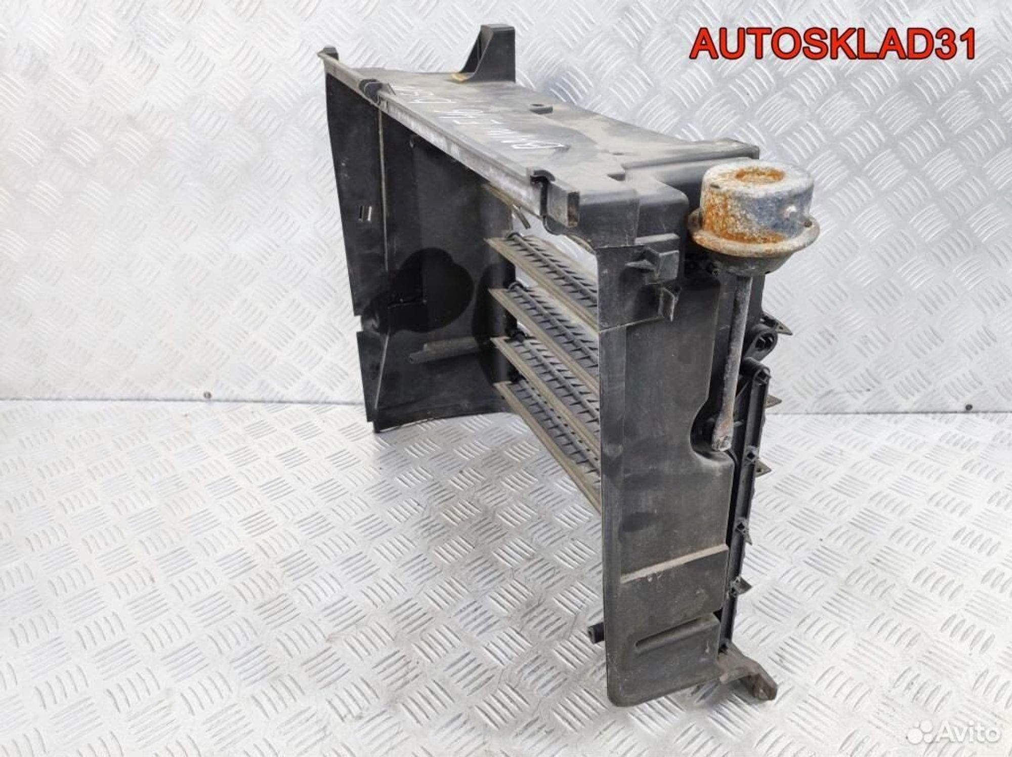 Диффузор вентилятора BMW 3 E46 157048048 Дизель, 1700 рублей, Дубовое