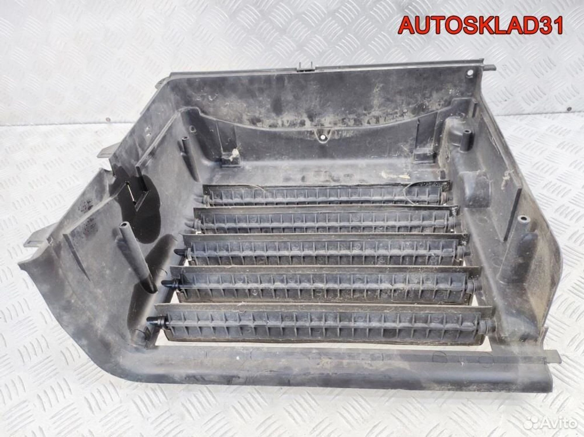 Диффузор вентилятора BMW 3 E46 157048048 Дизель, 1700 рублей, Дубовое