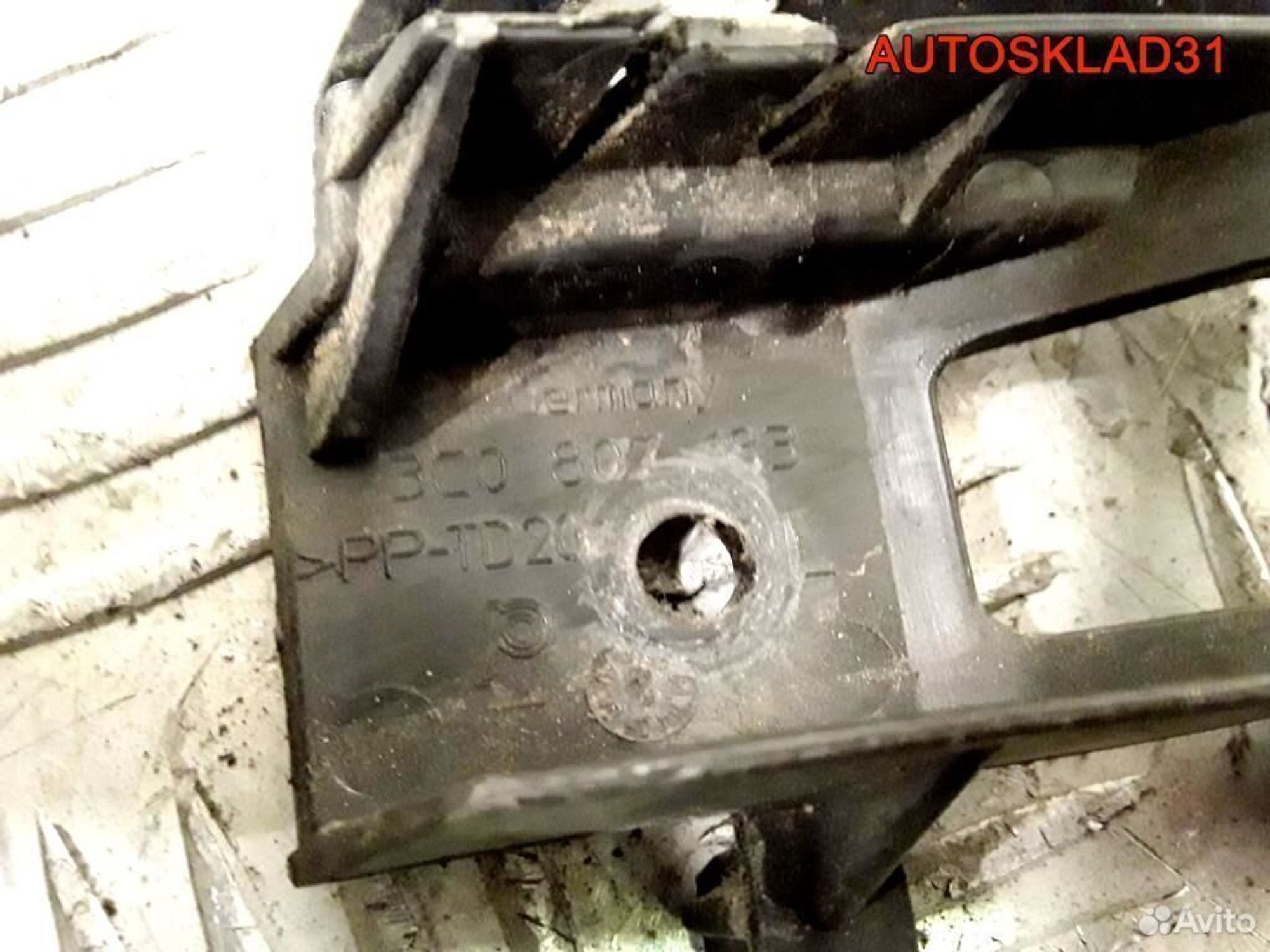 Направляющая переднего бампера левая VW Passat B6, 600 рублей, Дубовое