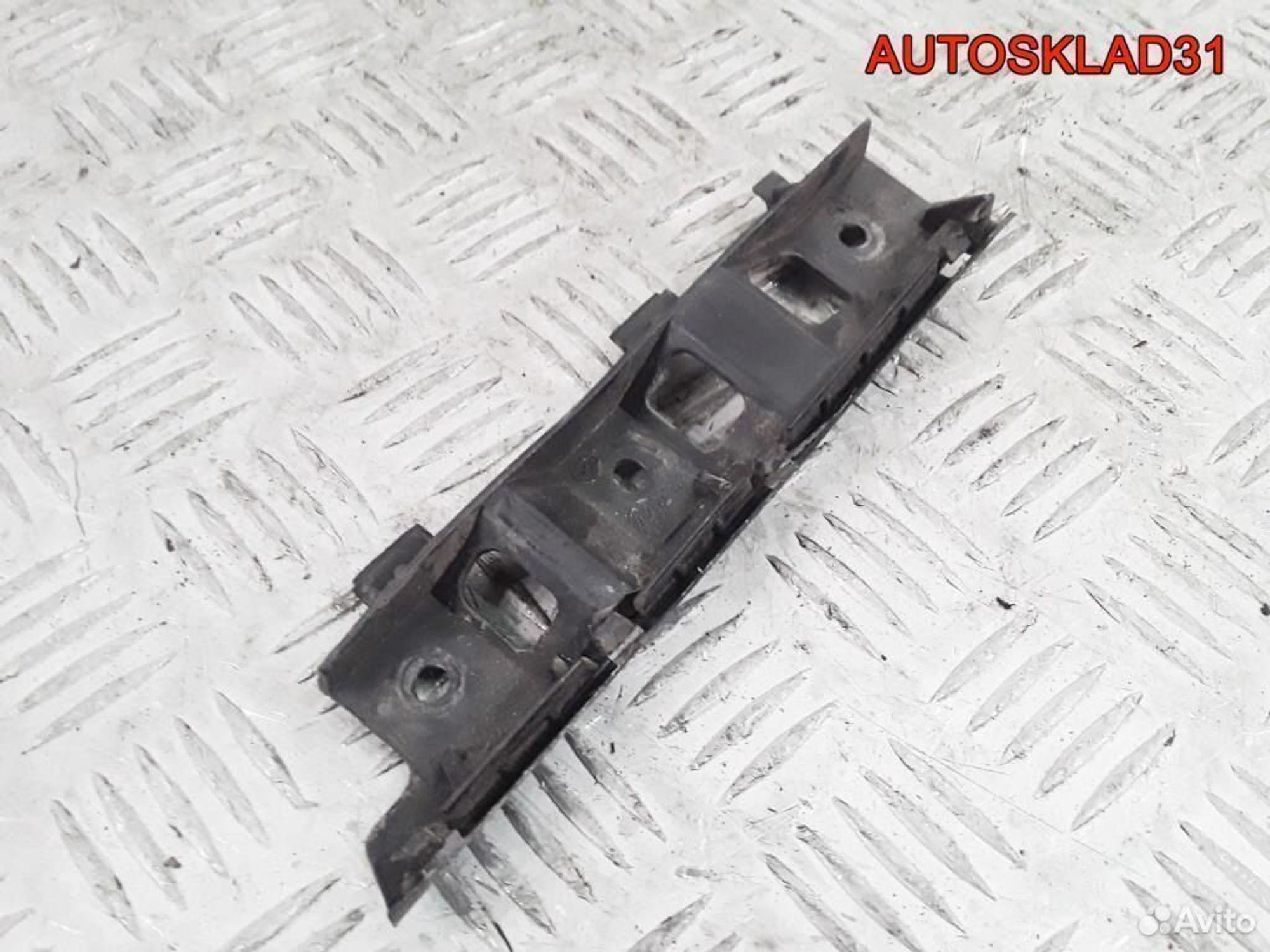 Направляющая переднего бампера левая VW Passat B6, 600 рублей, Дубовое