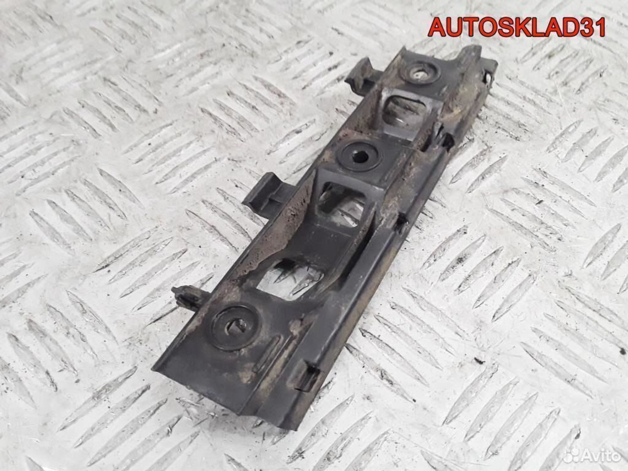 Направляющая переднего бампера левая VW Passat B6, 600 рублей, Дубовое