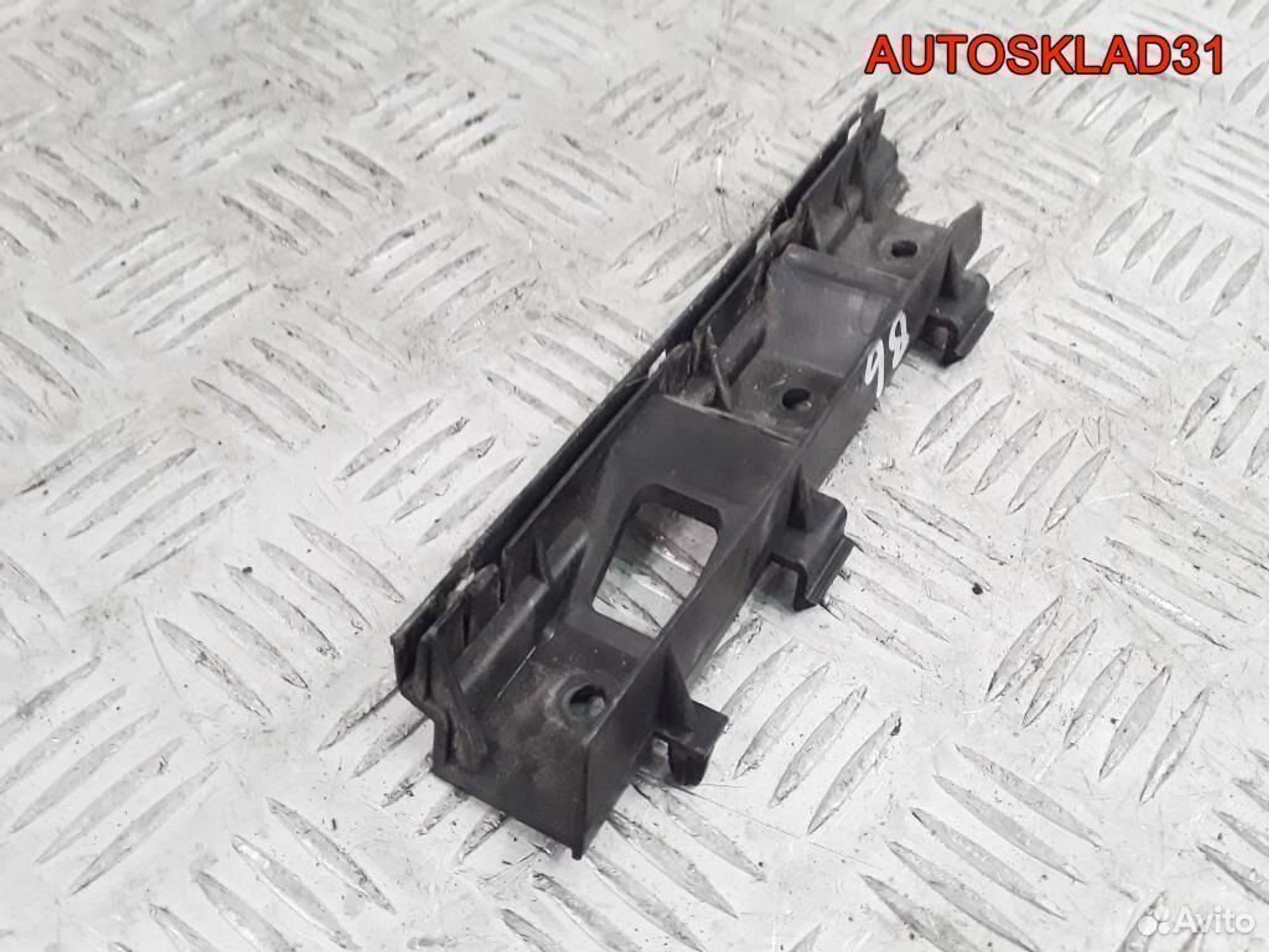 Направляющая переднего бампера левая VW Passat B6, 600 рублей, Дубовое