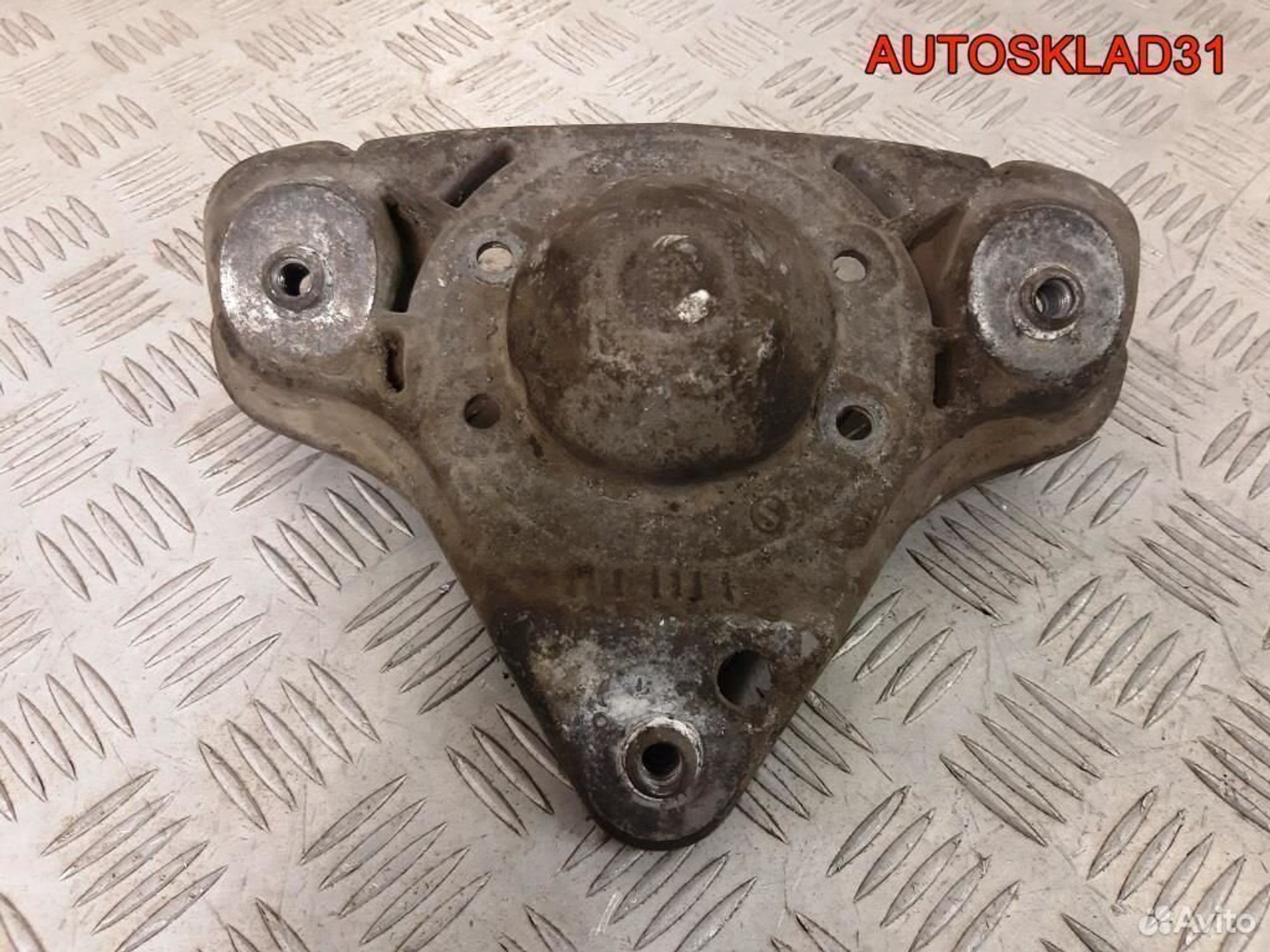 Кронштейн амортизатора Audi A6 C5 8D0412383E, 2100 рублей, Дубовое