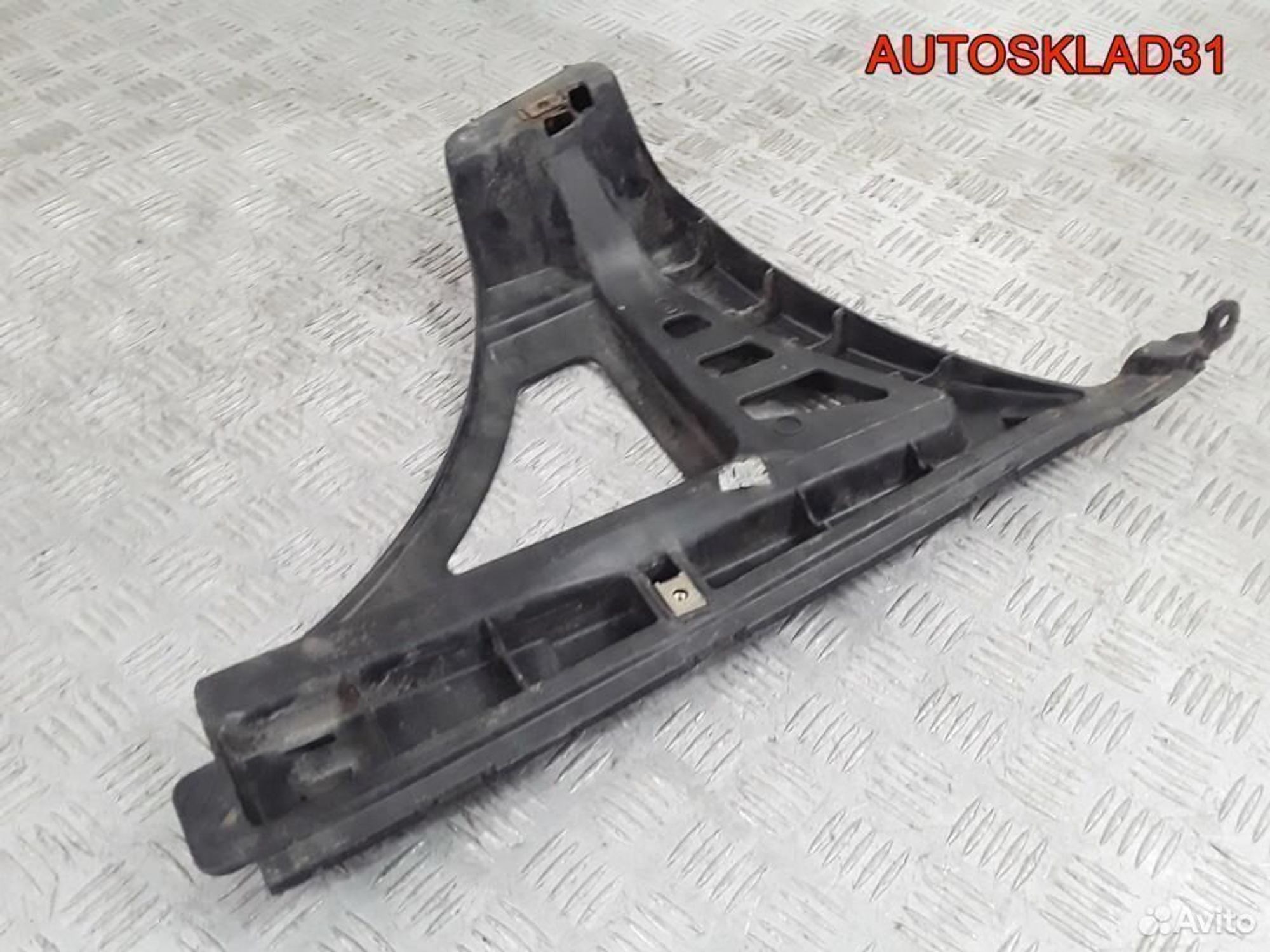 Кронштейн заднего бампера правый Митсубиси Каризма, 1100 рублей, Дубовое