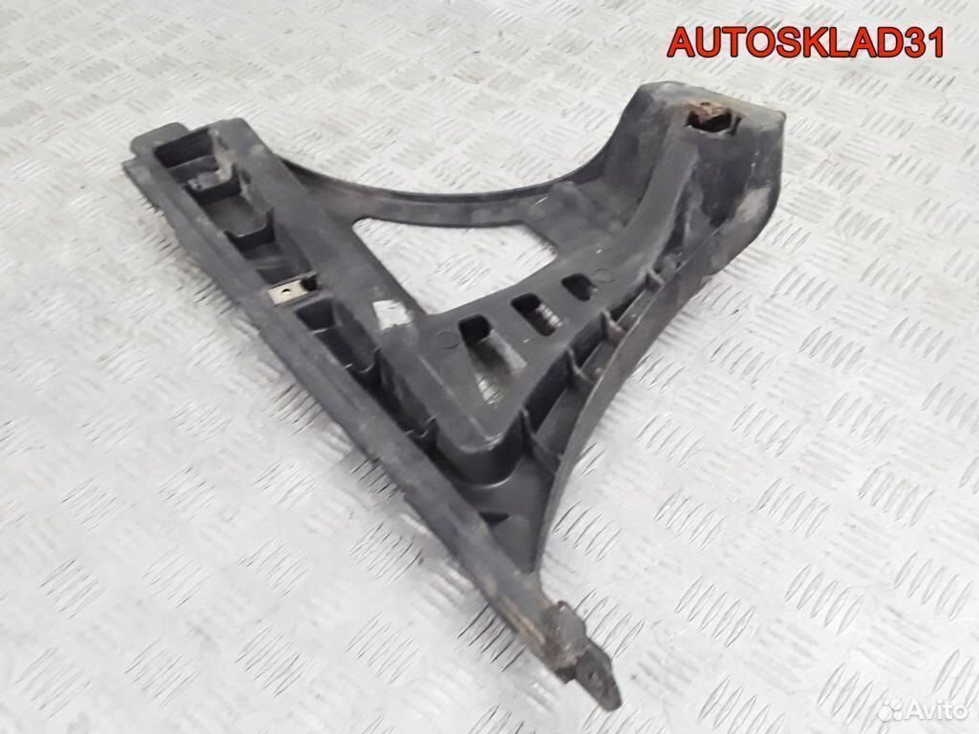 Кронштейн заднего бампера правый Митсубиси Каризма, 1100 рублей, Дубовое