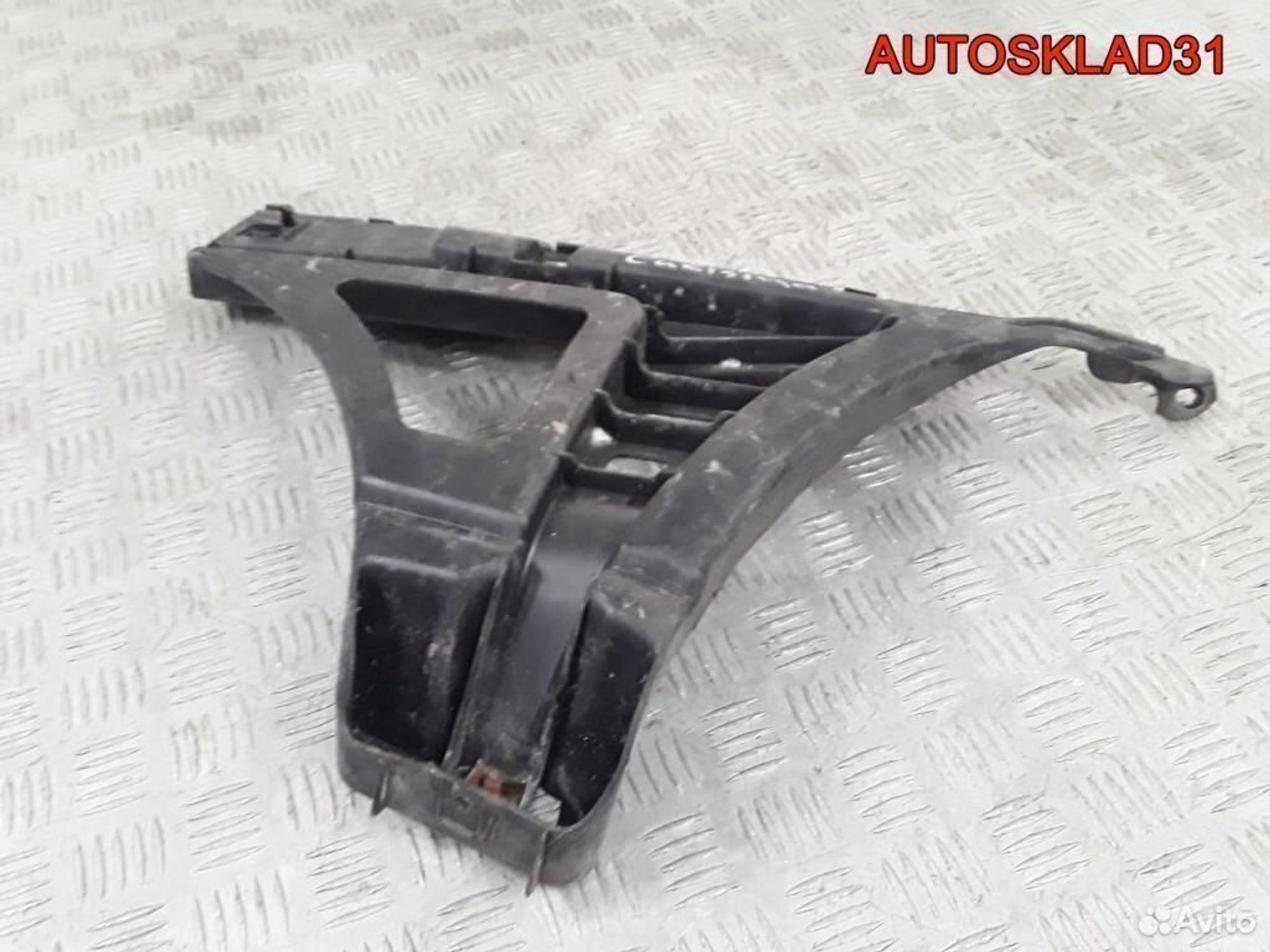 Кронштейн заднего бампера правый Митсубиси Каризма, 1100 рублей, Дубовое