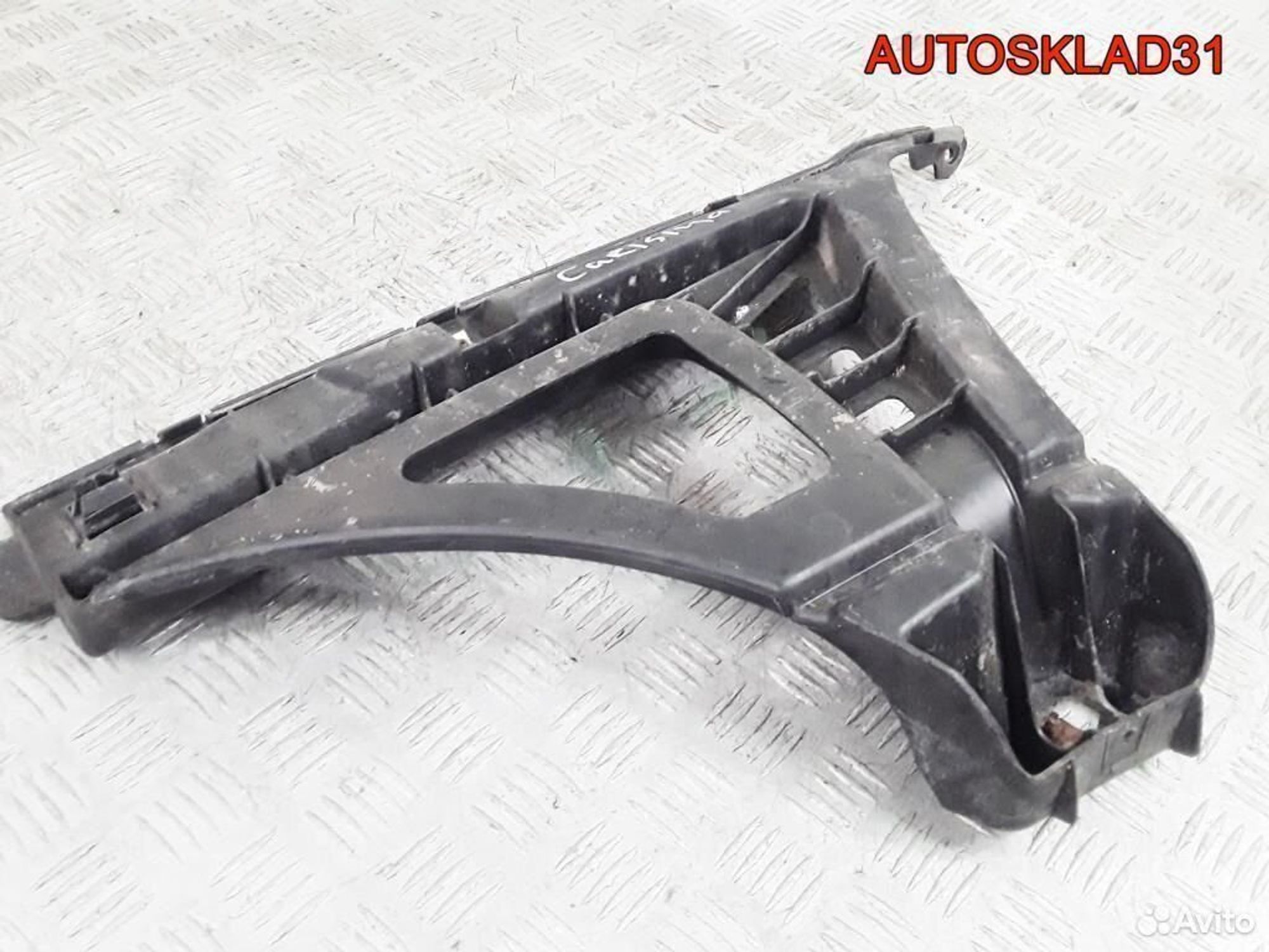 Кронштейн заднего бампера правый Митсубиси Каризма, 1100 рублей, Дубовое