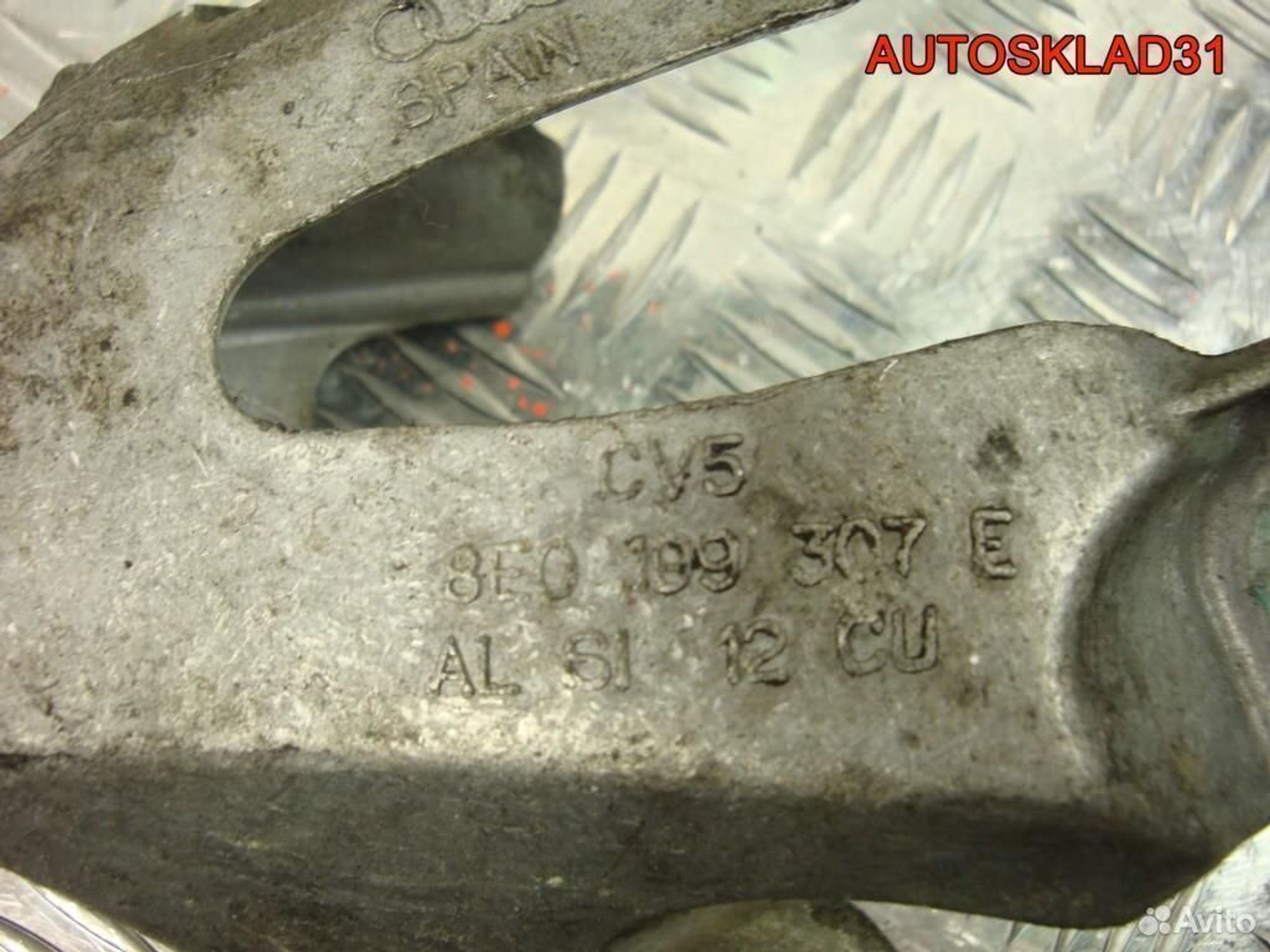 Кронштейн двигателя левый Audi A4 B7 8E0199307E, 600 рублей, Дубовое