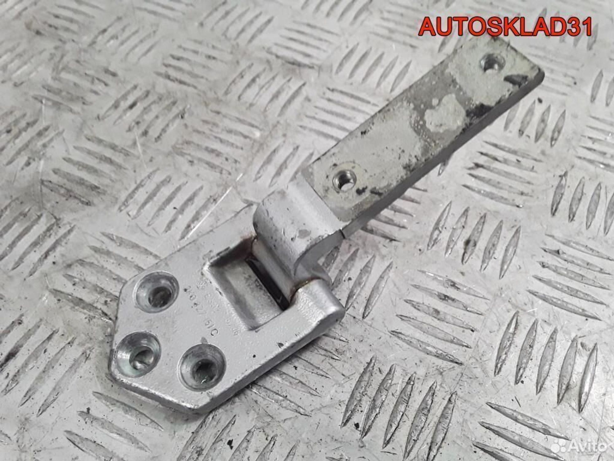 Петля двери багажника Volkswagen Caddy 2K0827151C, 1100 рублей, Дубовое