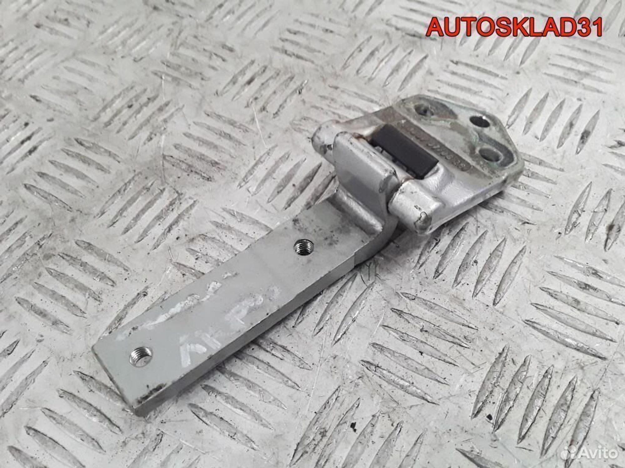 Петля двери багажника Volkswagen Caddy 2K0827151C, 1100 рублей, Дубовое