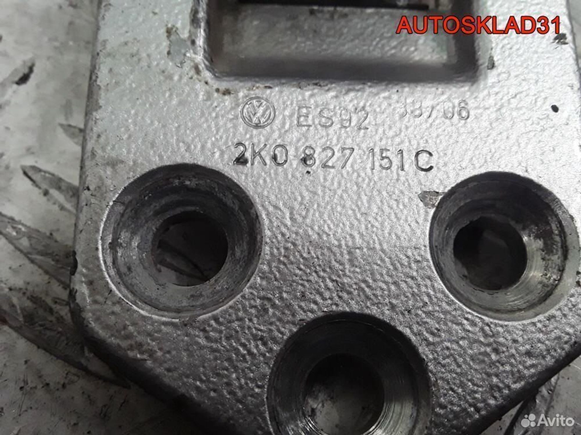 Петля двери багажника Volkswagen Caddy 2K0827151C, 1100 рублей, Дубовое