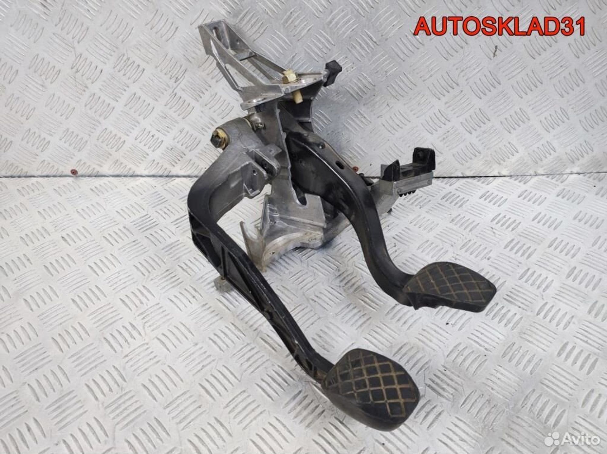 Блок педалей МКПП Audi A4 B5 8D1721316D, 3600 рублей, Дубовое