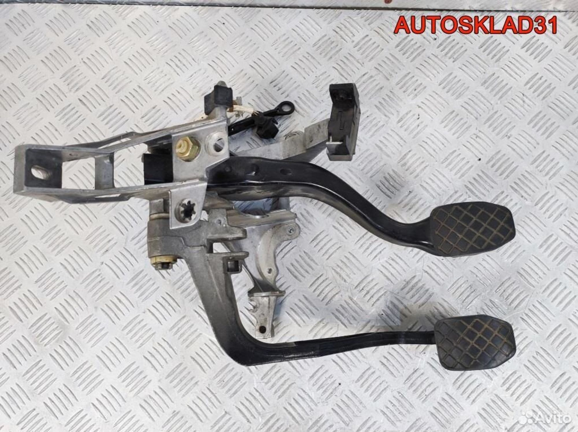 Блок педалей МКПП Audi A4 B5 8D1721316D, 3600 рублей, Дубовое