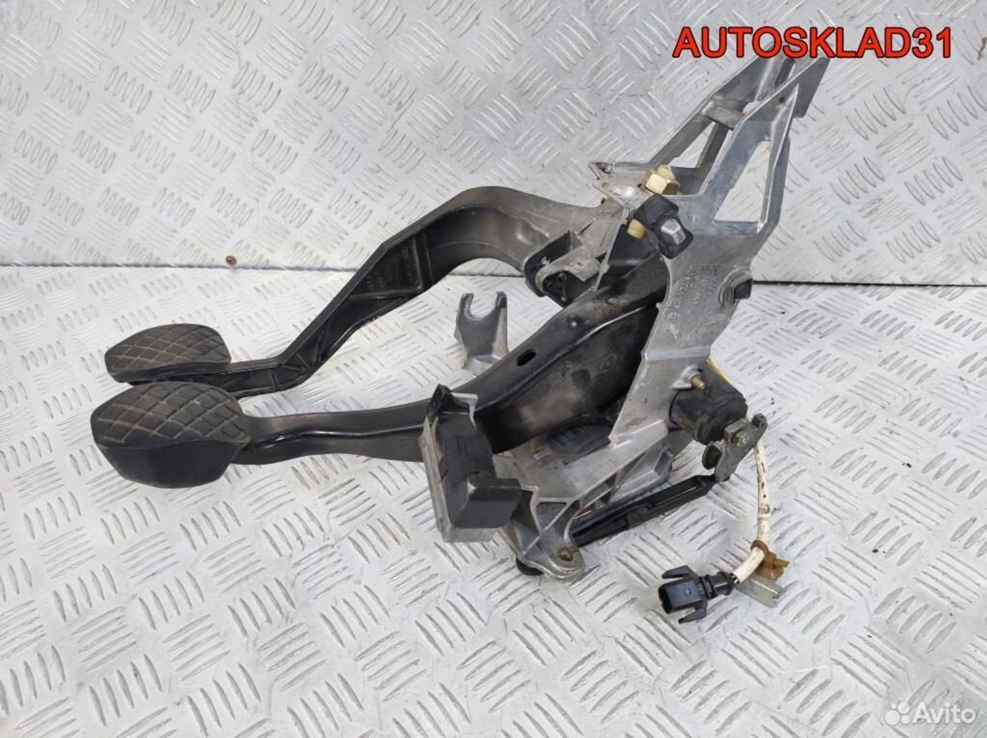 Блок педалей МКПП Audi A4 B5 8D1721316D, 3600 рублей, Дубовое