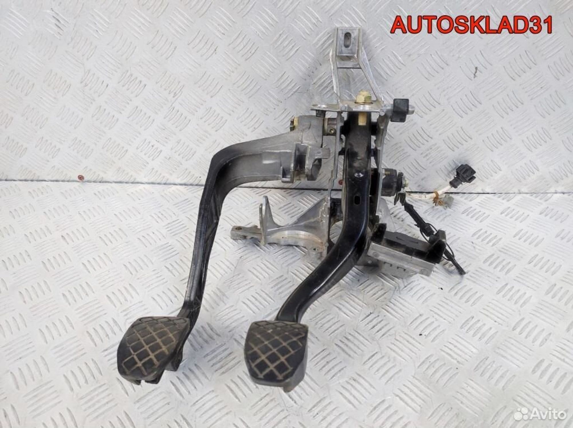Блок педалей МКПП Audi A4 B5 8D1721316D, 3600 рублей, Дубовое