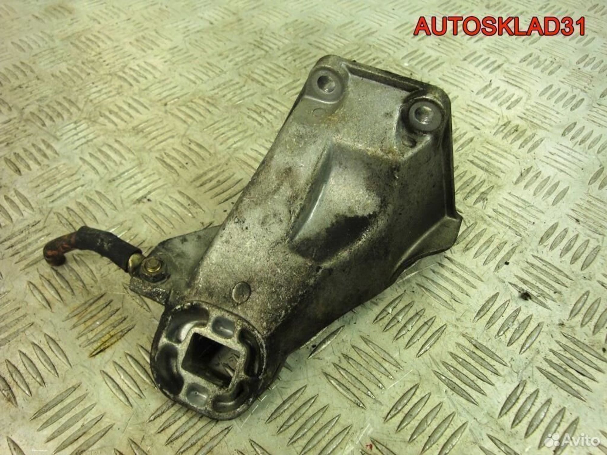 Кронштейн двигателя правый Audi 100 С4 4а0199312с, 600 рублей, Дубовое