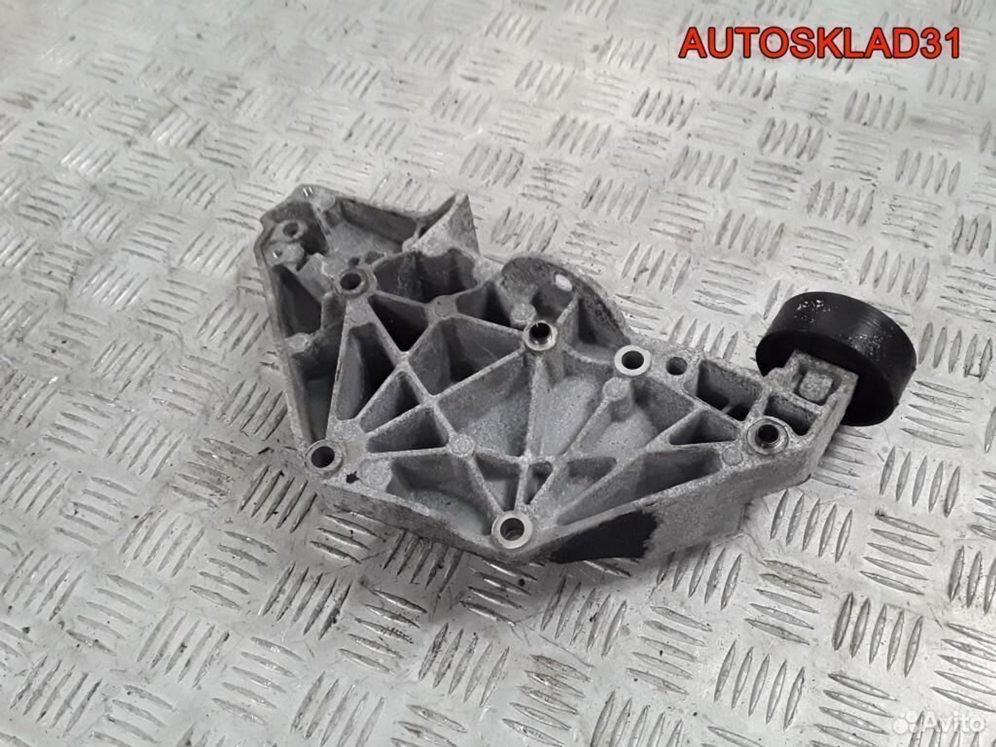 Кронштейн генератора Ford Mondeo 4 7g9q10k018aa, 1200 рублей, Дубовое