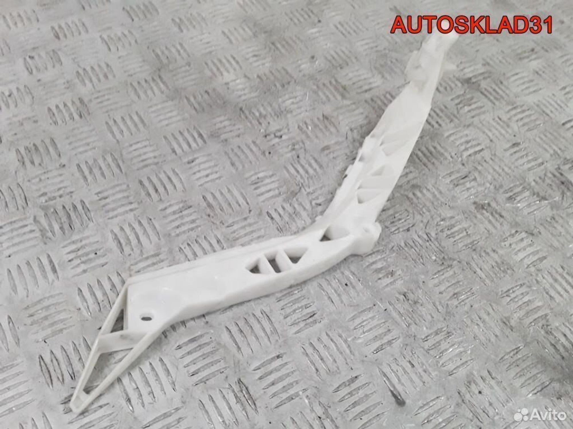 Направляющая заднего бампера правая Mazda 3 BK, 1100 рублей, Дубовое