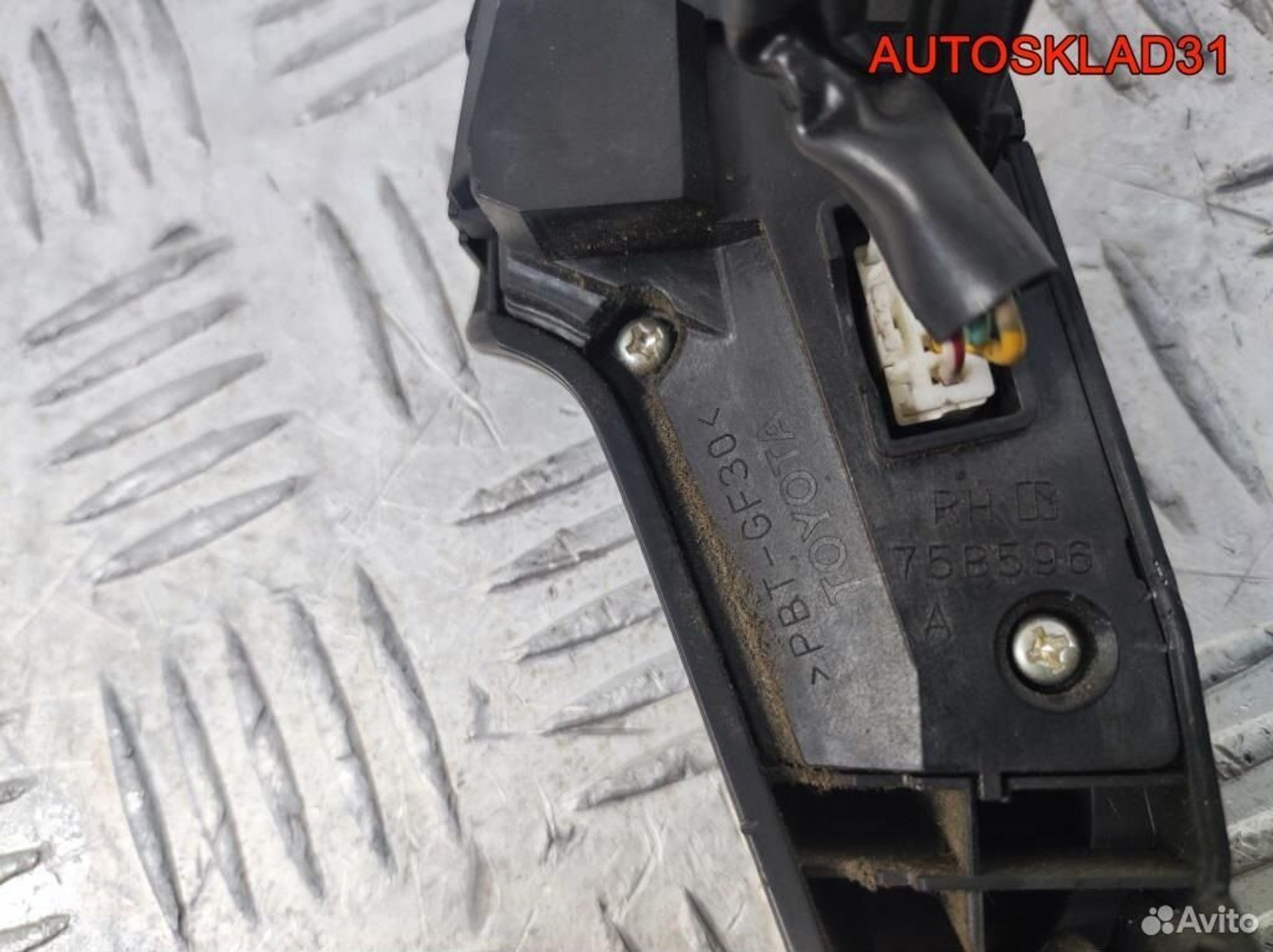 Кнопки мультируля Toyota Avensis T250 75B596, 2100 рублей, Дубовое