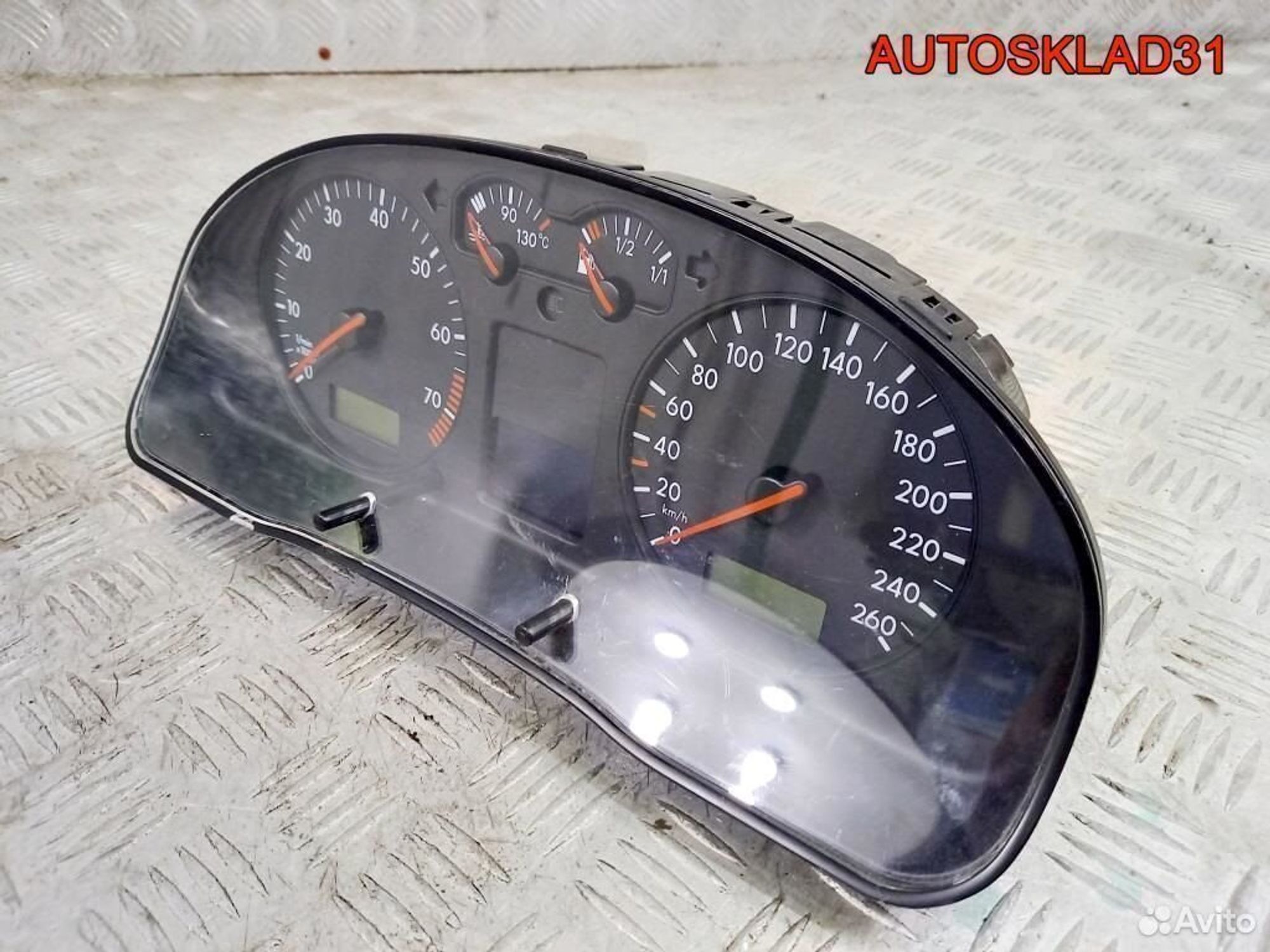 Панель приборов Volkswagen Passat B5 3B0920822X, 3600 рублей, Дубовое