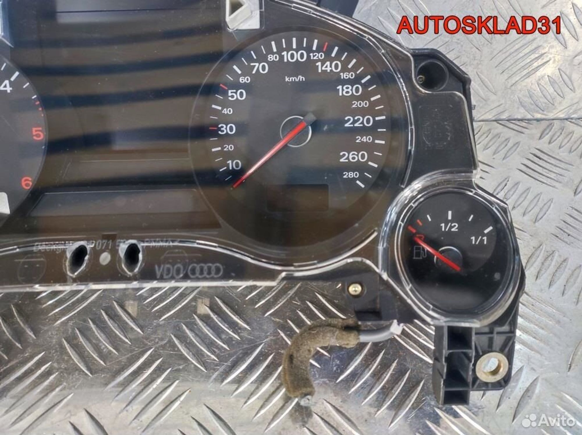 Панель приборов Audi A8 D3 4E0920930F Дизель, 20300 рублей, Дубовое