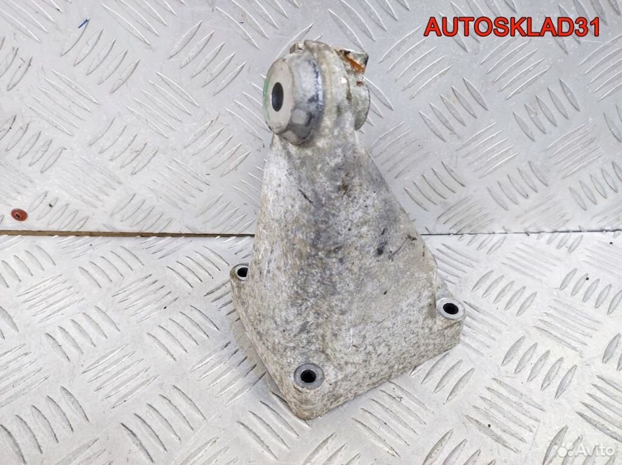 Кронштейн двигателя R Mercedes W203 A2712230804, 900 рублей, Дубовое