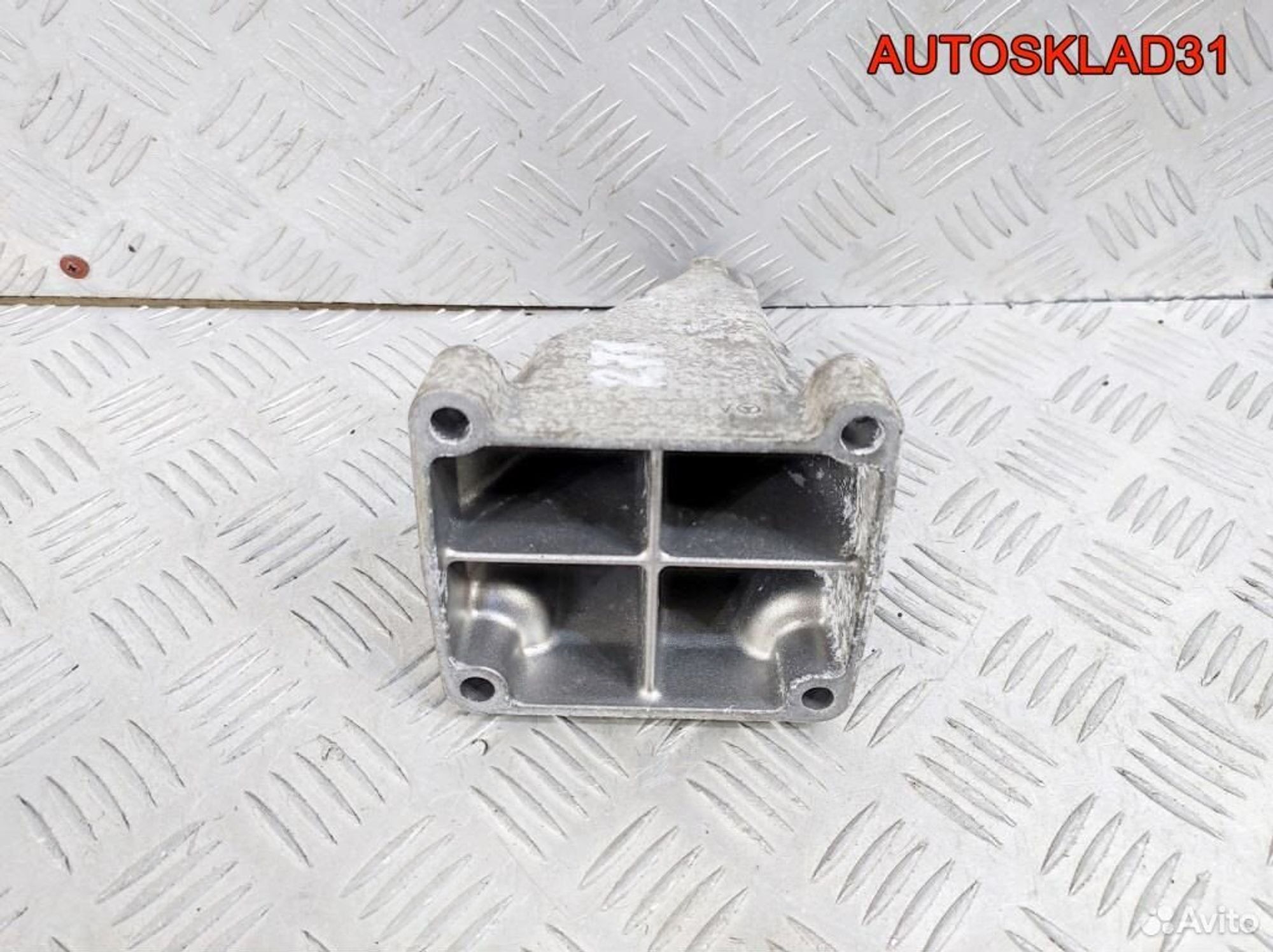 Кронштейн двигателя R Mercedes W203 A2712230804, 900 рублей, Дубовое