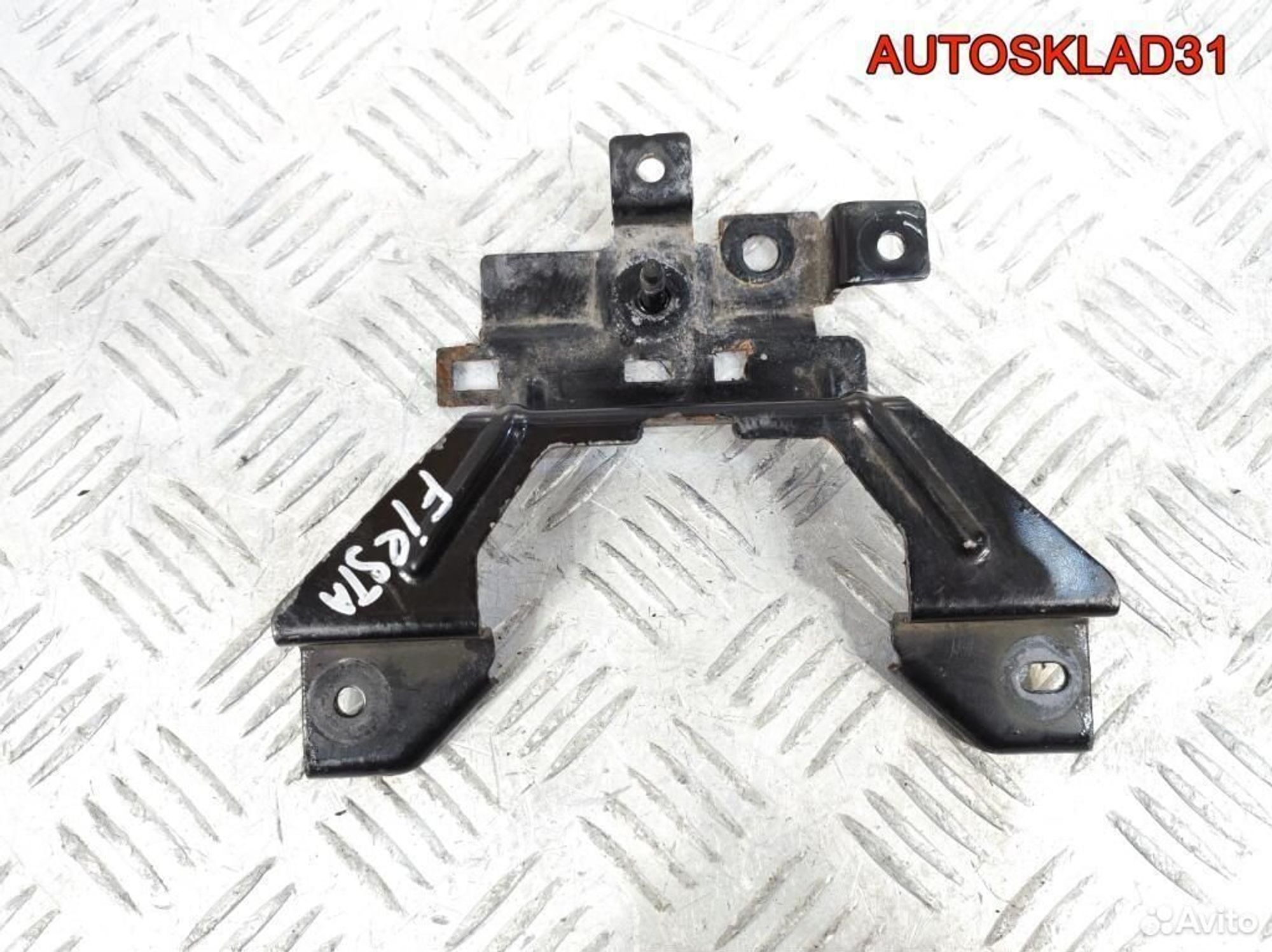 Кронштейн замка капота Ford Fiesta 6 8v51a16860aa, 1100 рублей, Дубовое