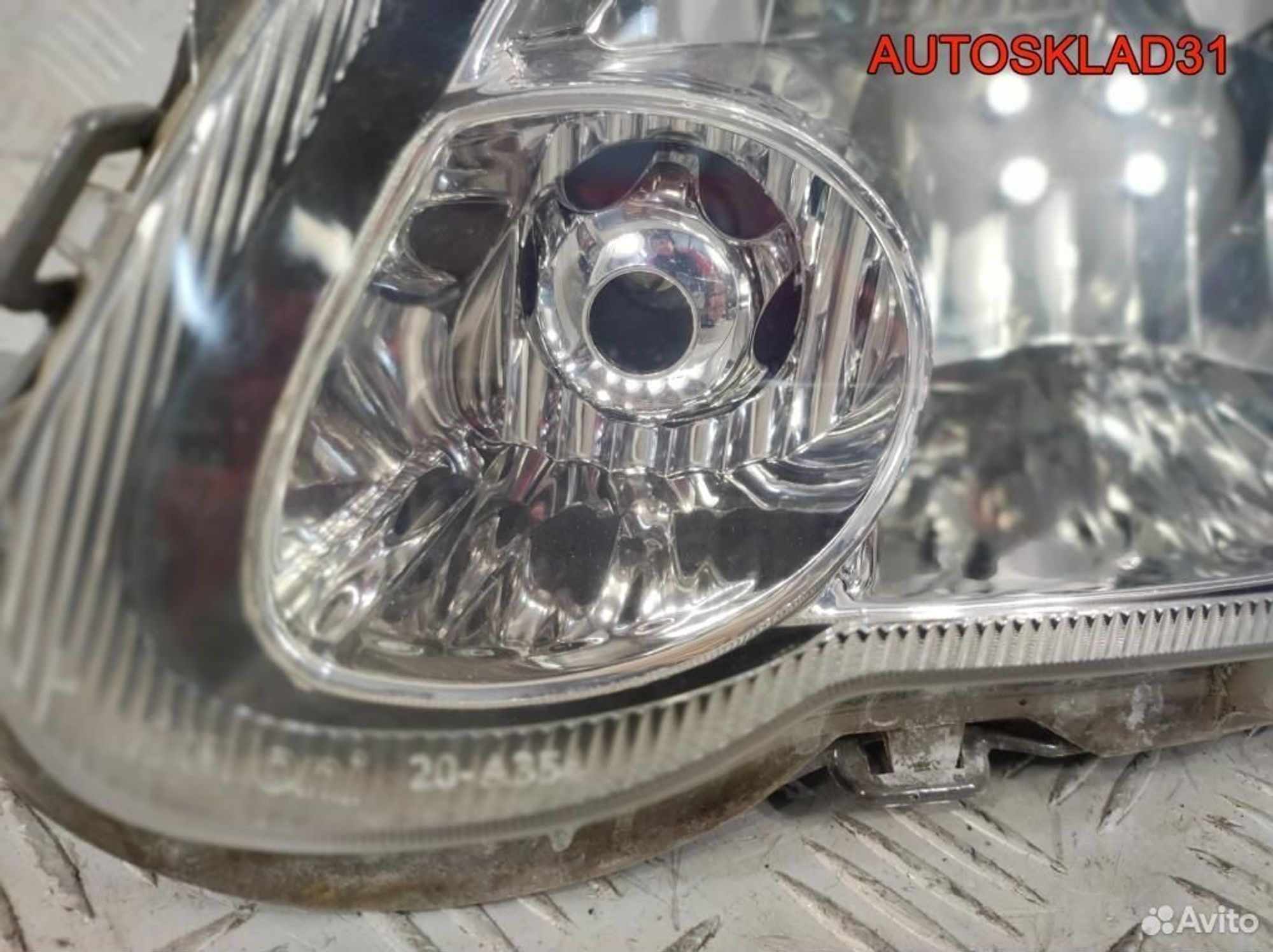 Фара левая Toyota Yaris 811700D080 Рестайлинг, 3200 рублей, Дубовое