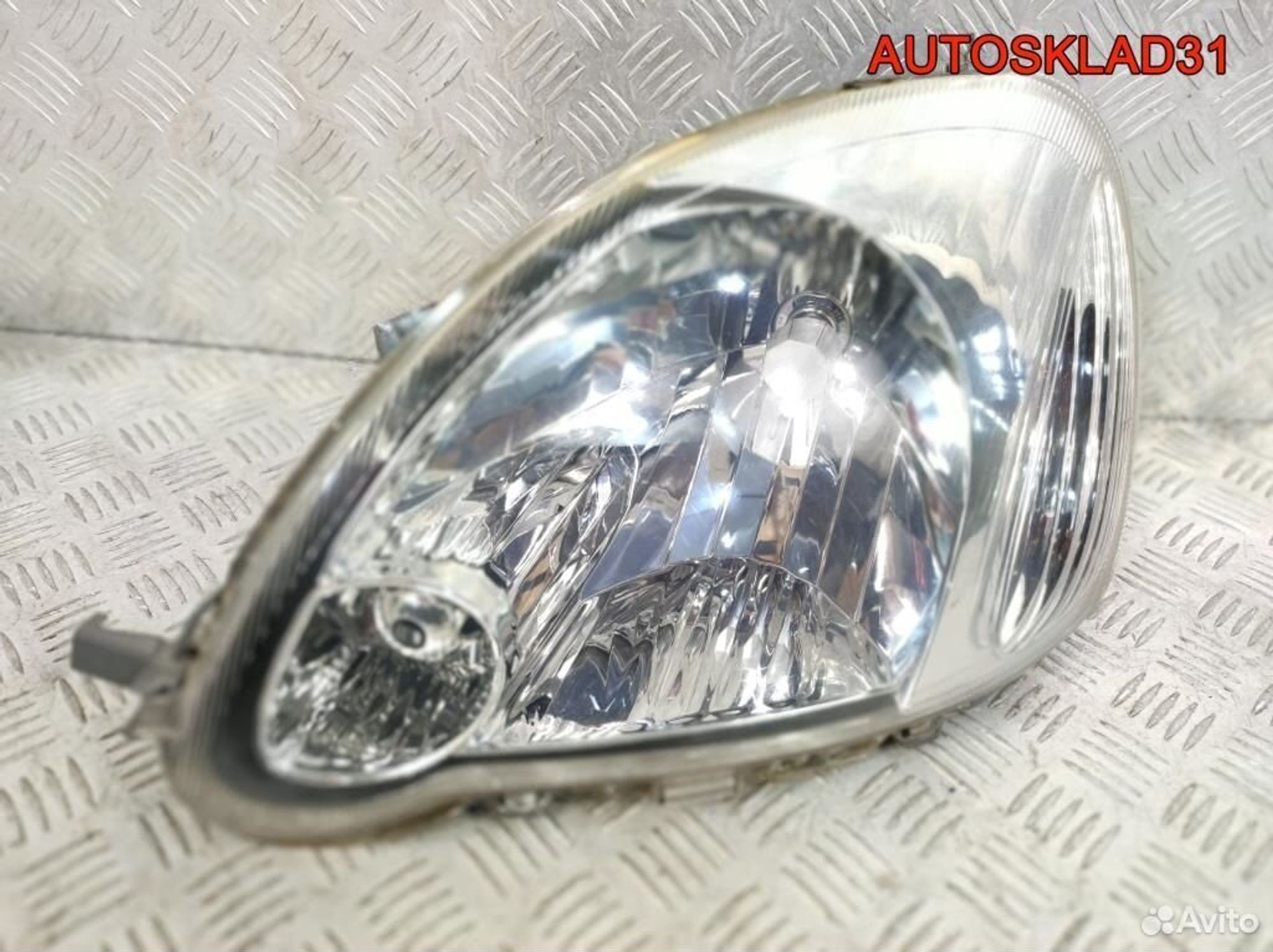 Фара левая Toyota Yaris 811700D080 Рестайлинг, 3200 рублей, Дубовое