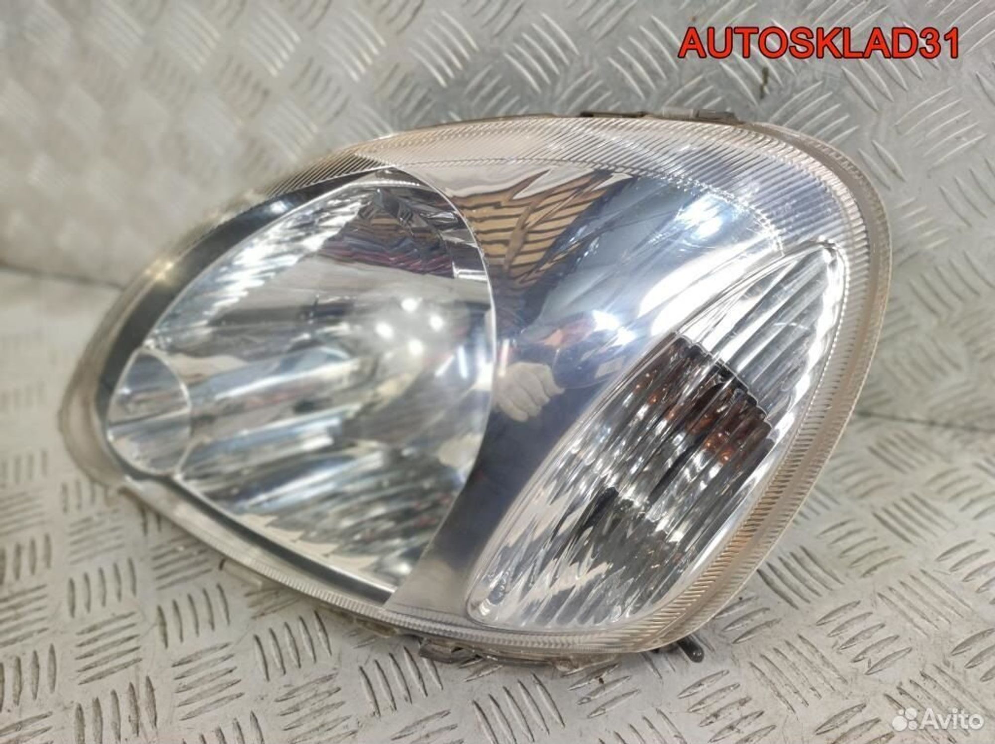 Фара левая Toyota Yaris 811700D080 Рестайлинг, 3200 рублей, Дубовое