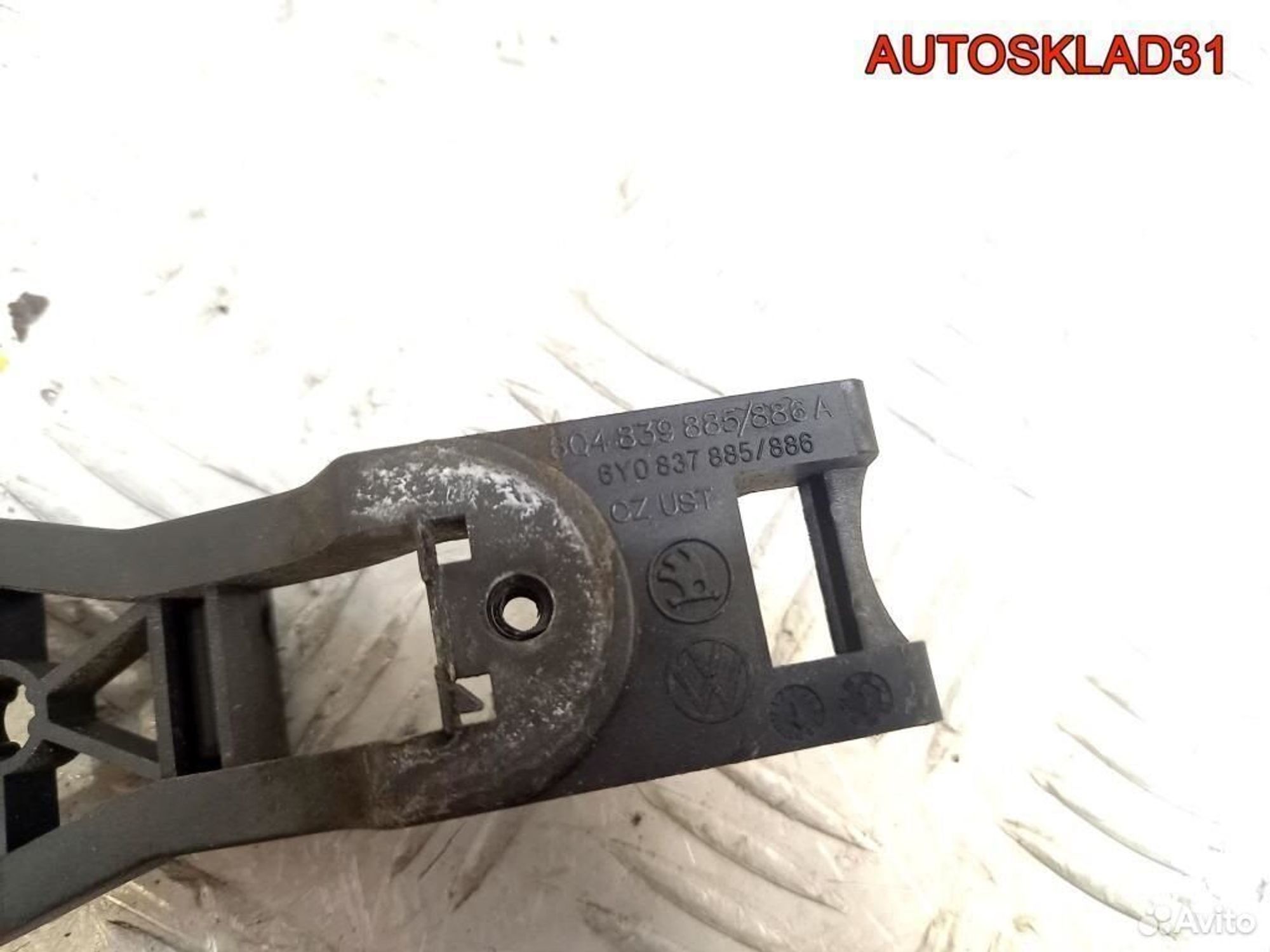 Кронштейн ручки VW Polo 9N 6Q4839885A, 1200 рублей, Дубовое