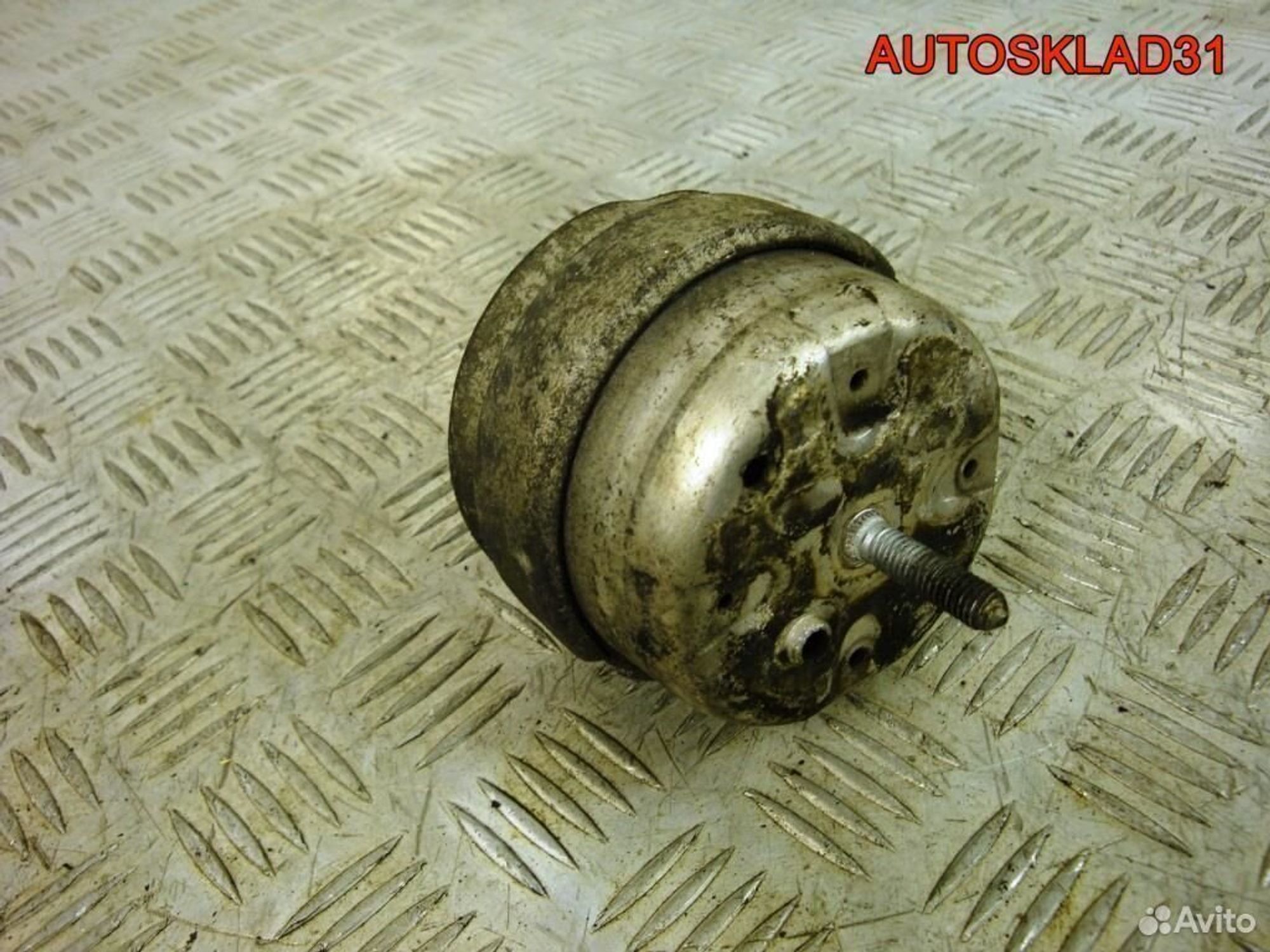 Опора двигателя левая VW Passat B5+ 8D0199379J, 1700 рублей, Дубовое