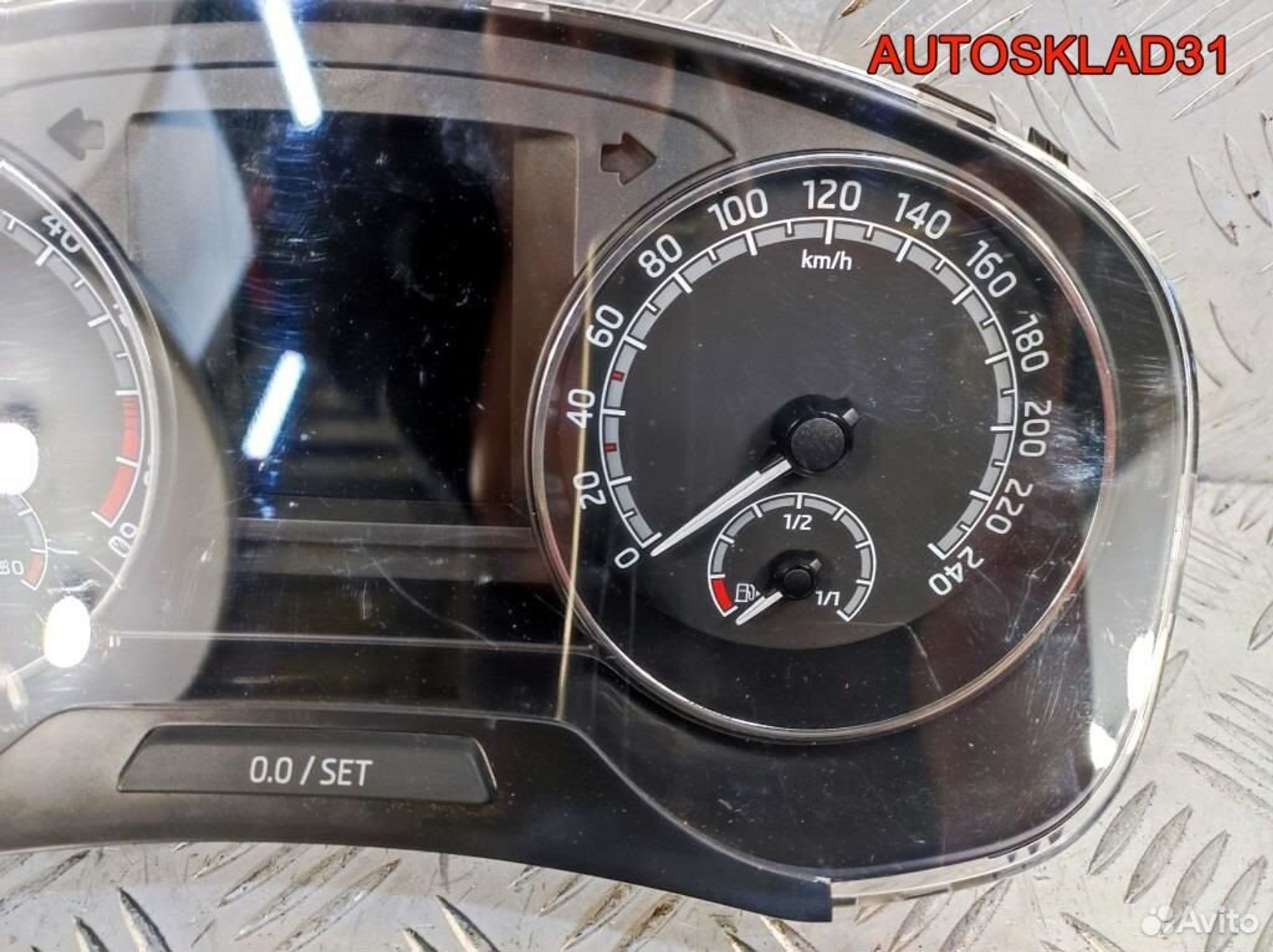 Панель приборов Skoda Rapid CXM 5JA920741B Дизель, 9800 рублей, Дубовое