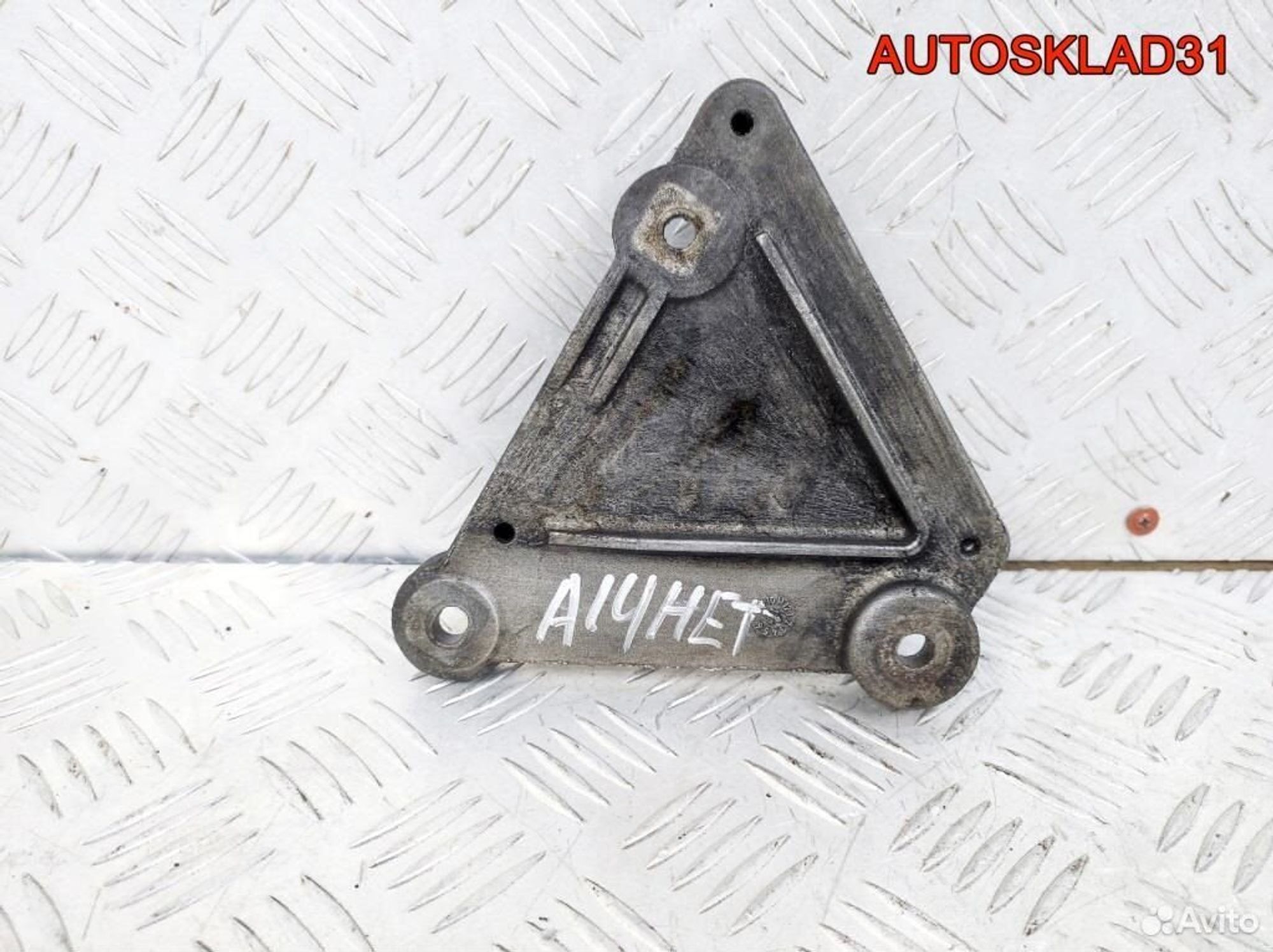 Кронштейн кондиционера Opel Astra J 55567289, 900 рублей, Дубовое