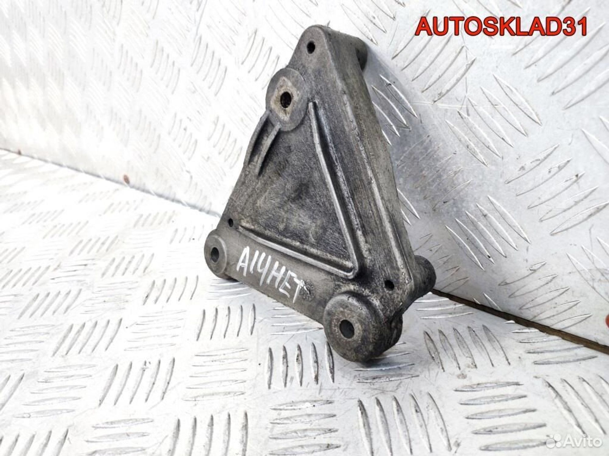 Кронштейн кондиционера Opel Astra J 55567289, 900 рублей, Дубовое