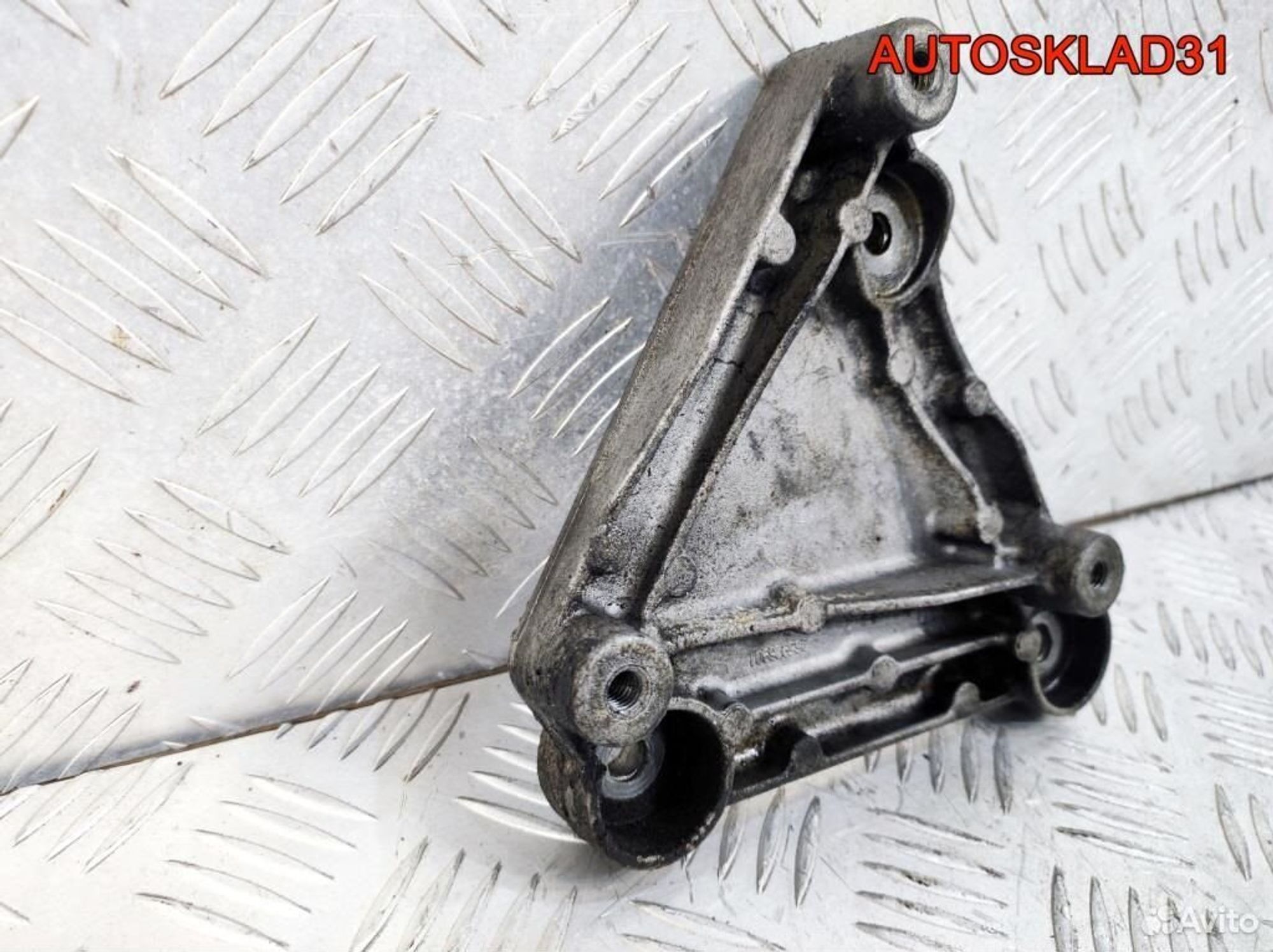 Кронштейн кондиционера Opel Astra J 55567289, 900 рублей, Дубовое