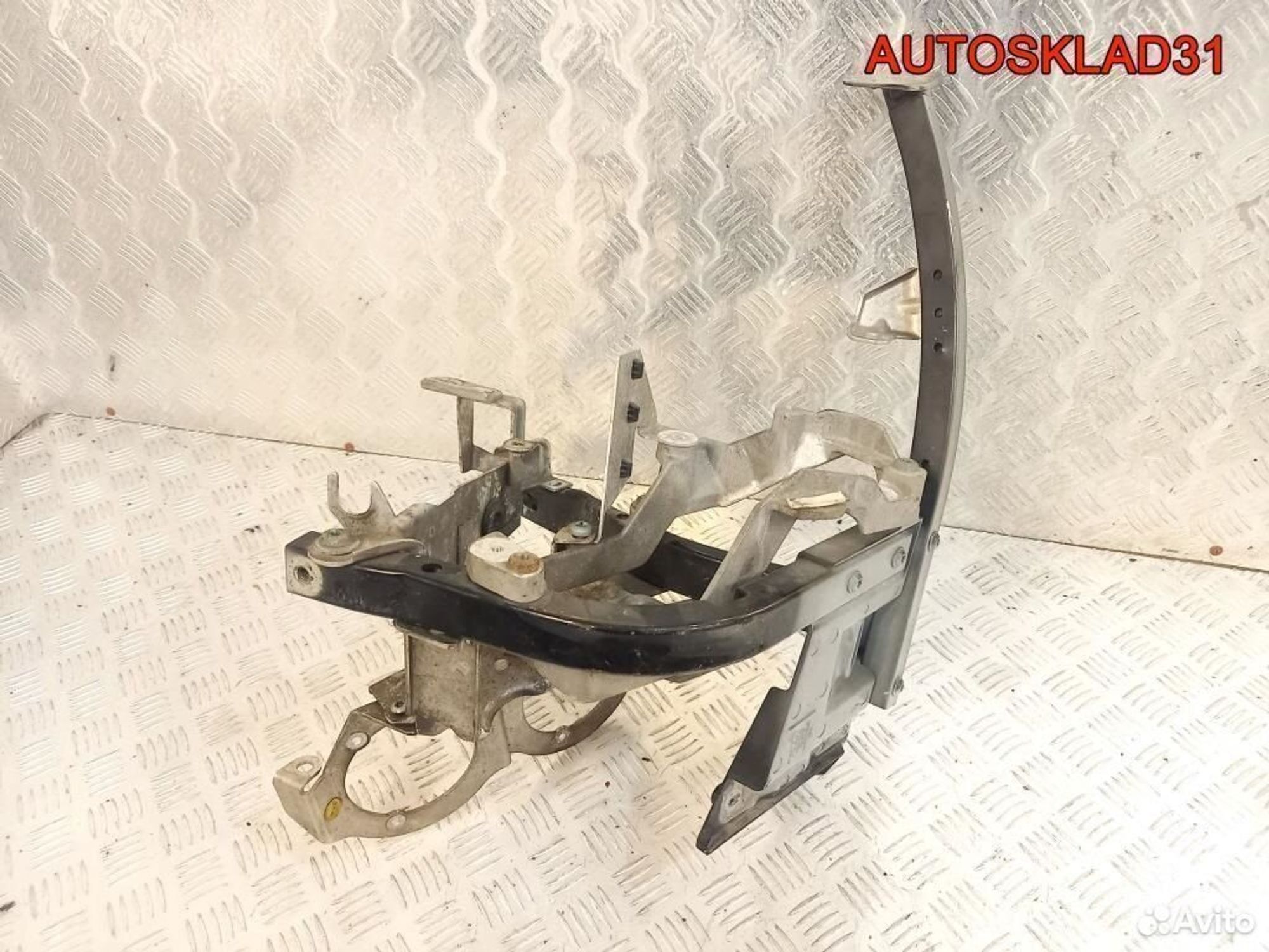 Кронштейн крепления крыла Audi A8 D3 4E0821137E, 12200 рублей, Дубовое