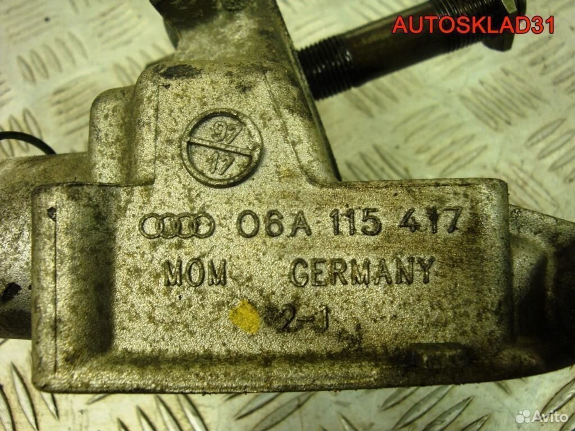 Кронштейн масляного фильтра VW Passat B5 06A115417, 1300 рублей, Дубовое